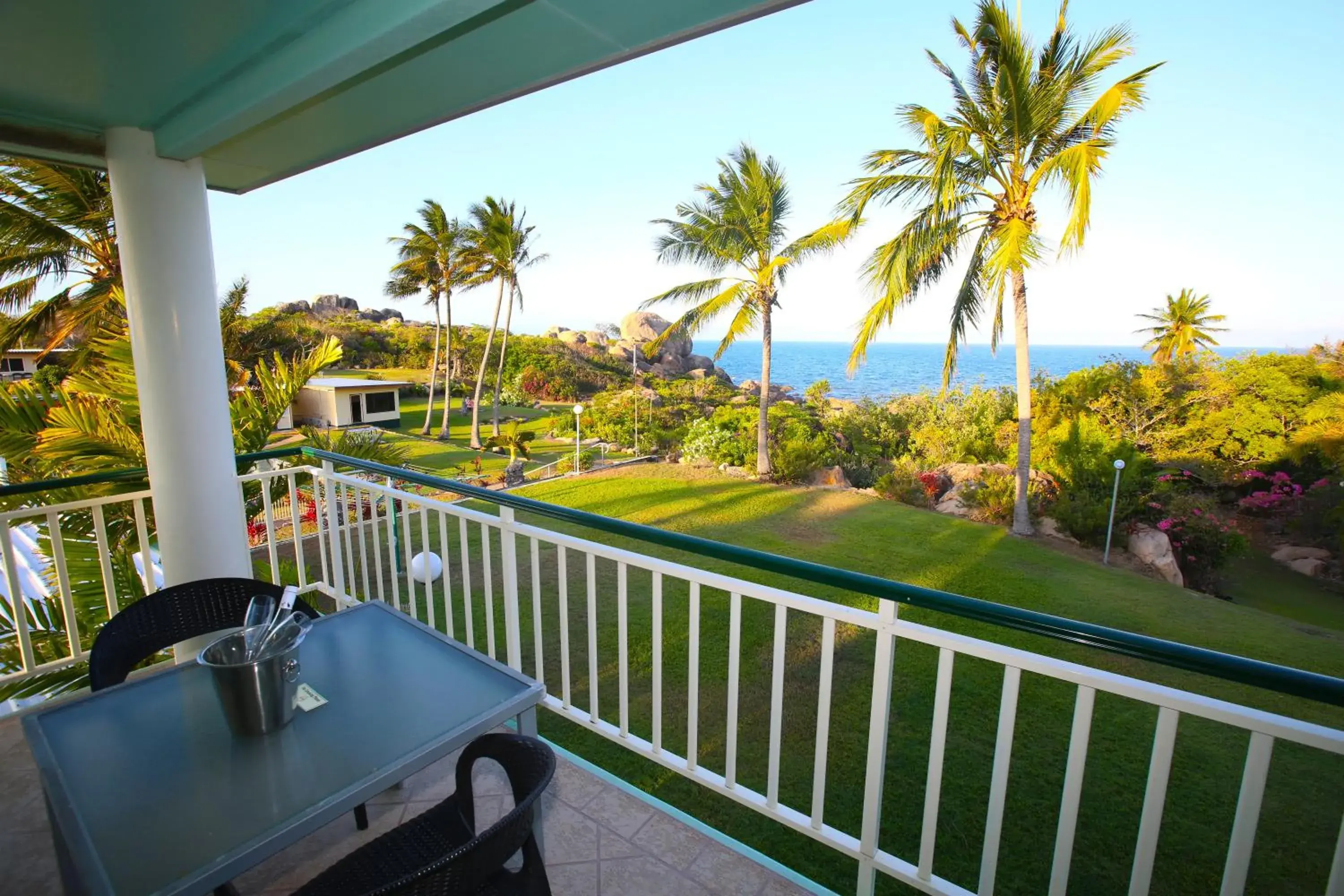 Ocean Kitchenette Queen Room in Whitsunday Sands Resort Ocean Kitchenette Queen Room in Whitsunday Sands Resort