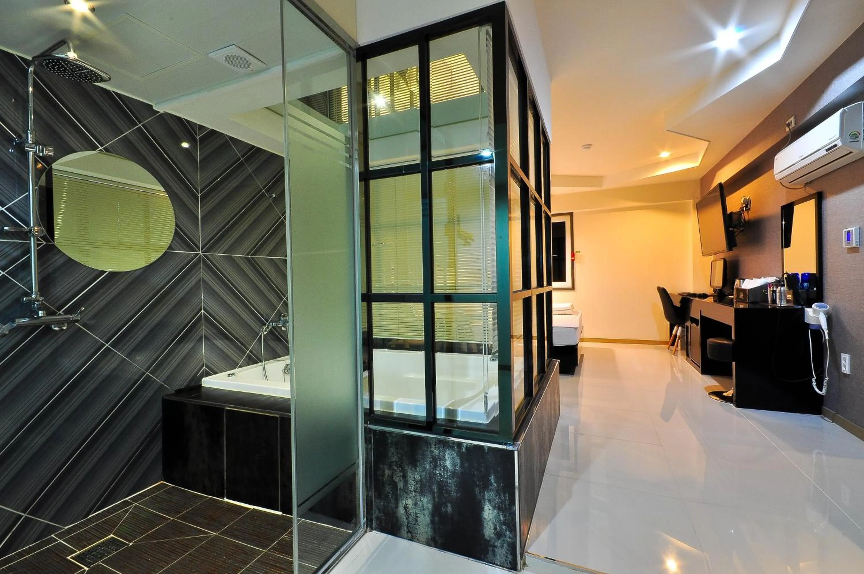 Shower in Boutique Hotel Aria Nampo