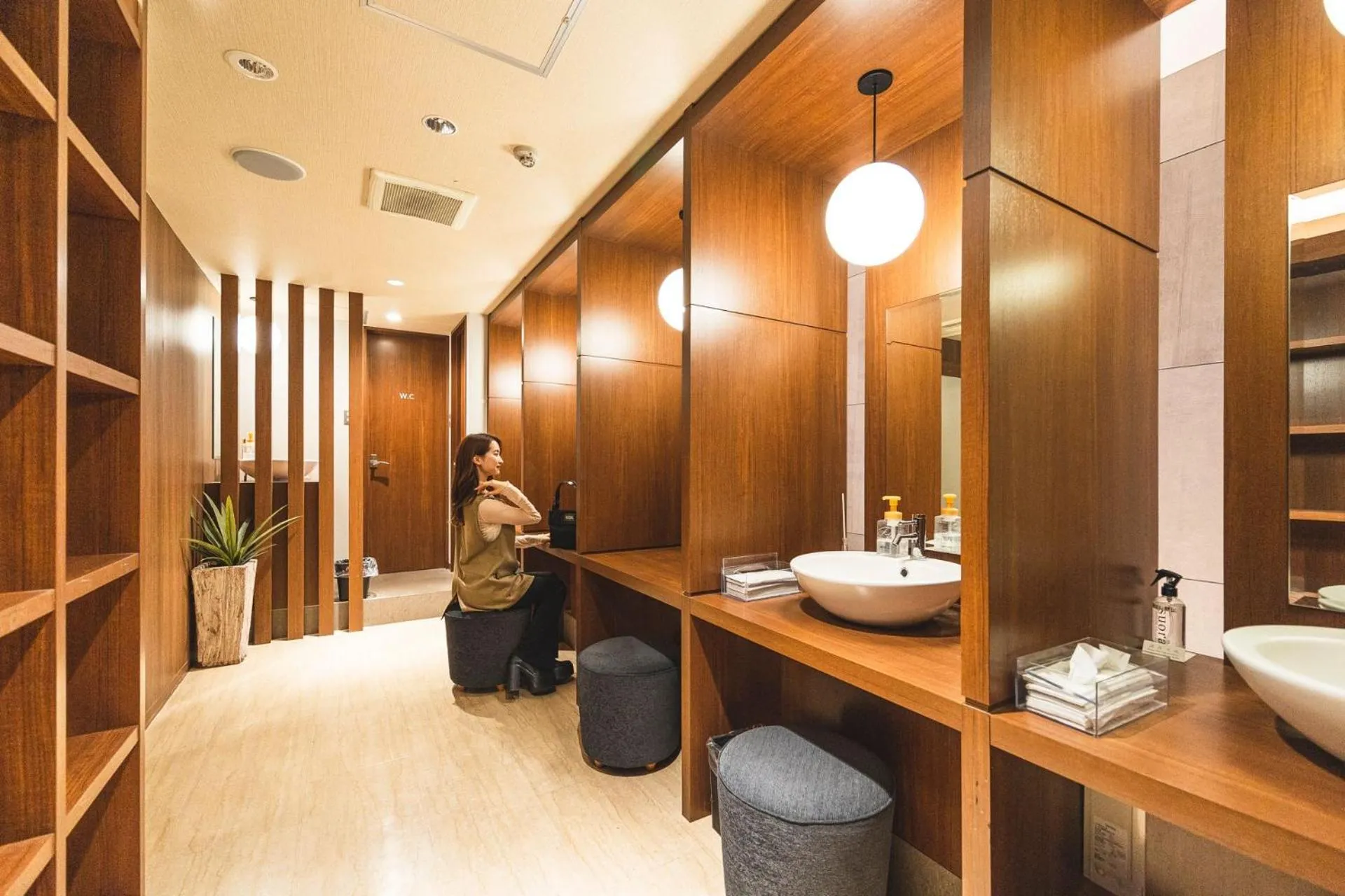 Toilet in HOTEL RELIEF Namba Daikokuchou