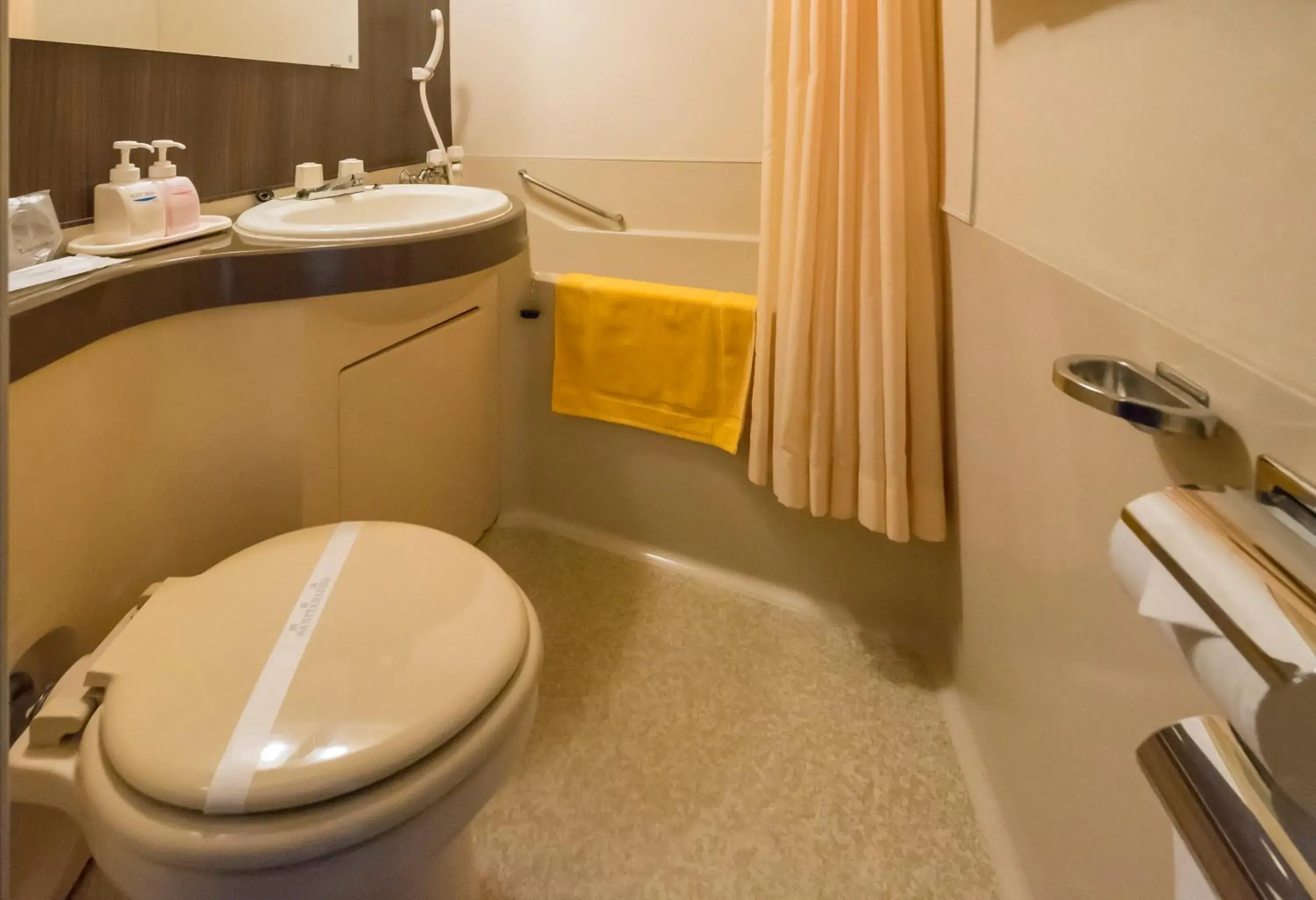 Quadruple Room in Oka Hotel Quadruple Room in Oka Hotel