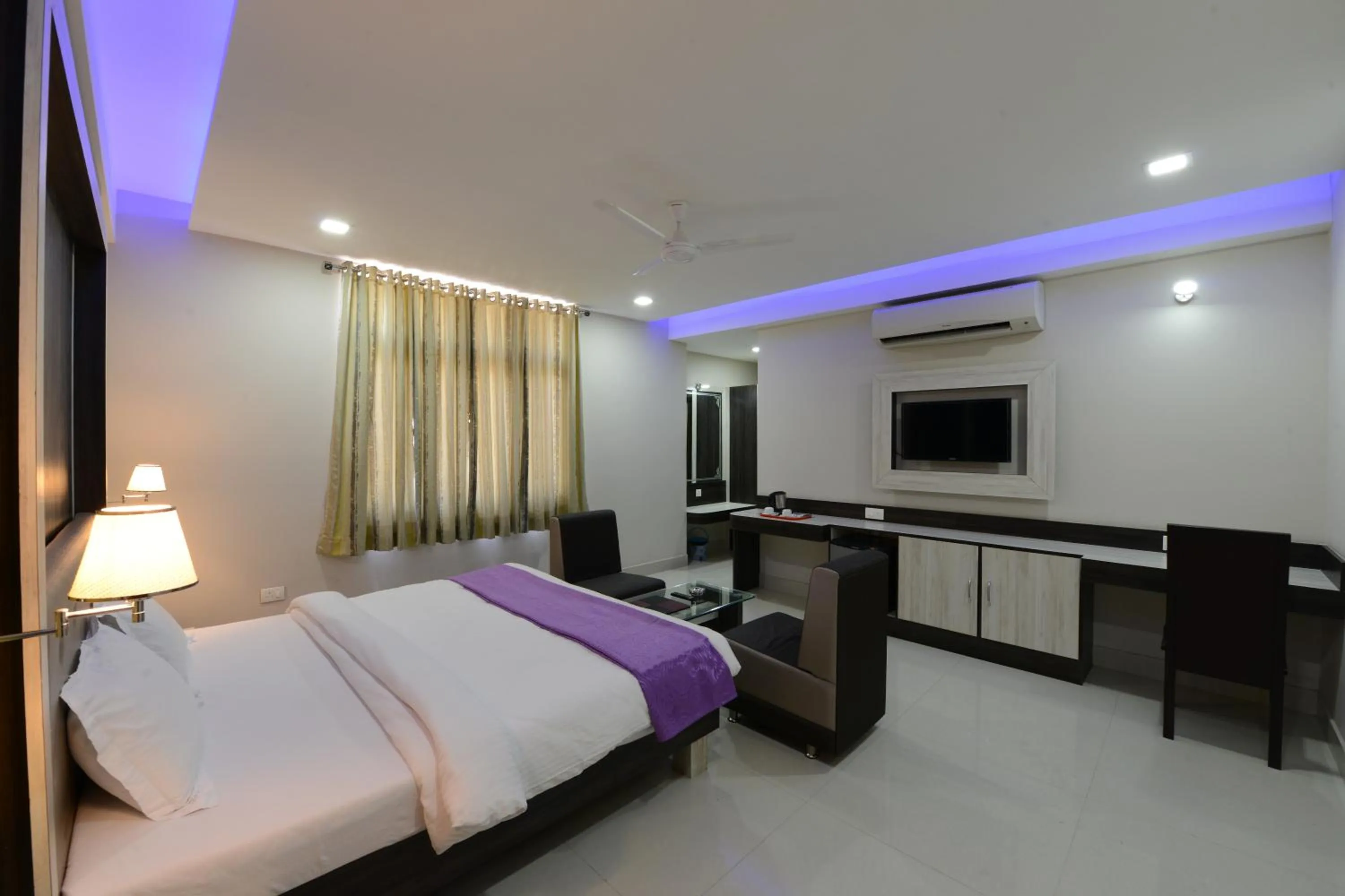 Shower in Hotel Heeralal