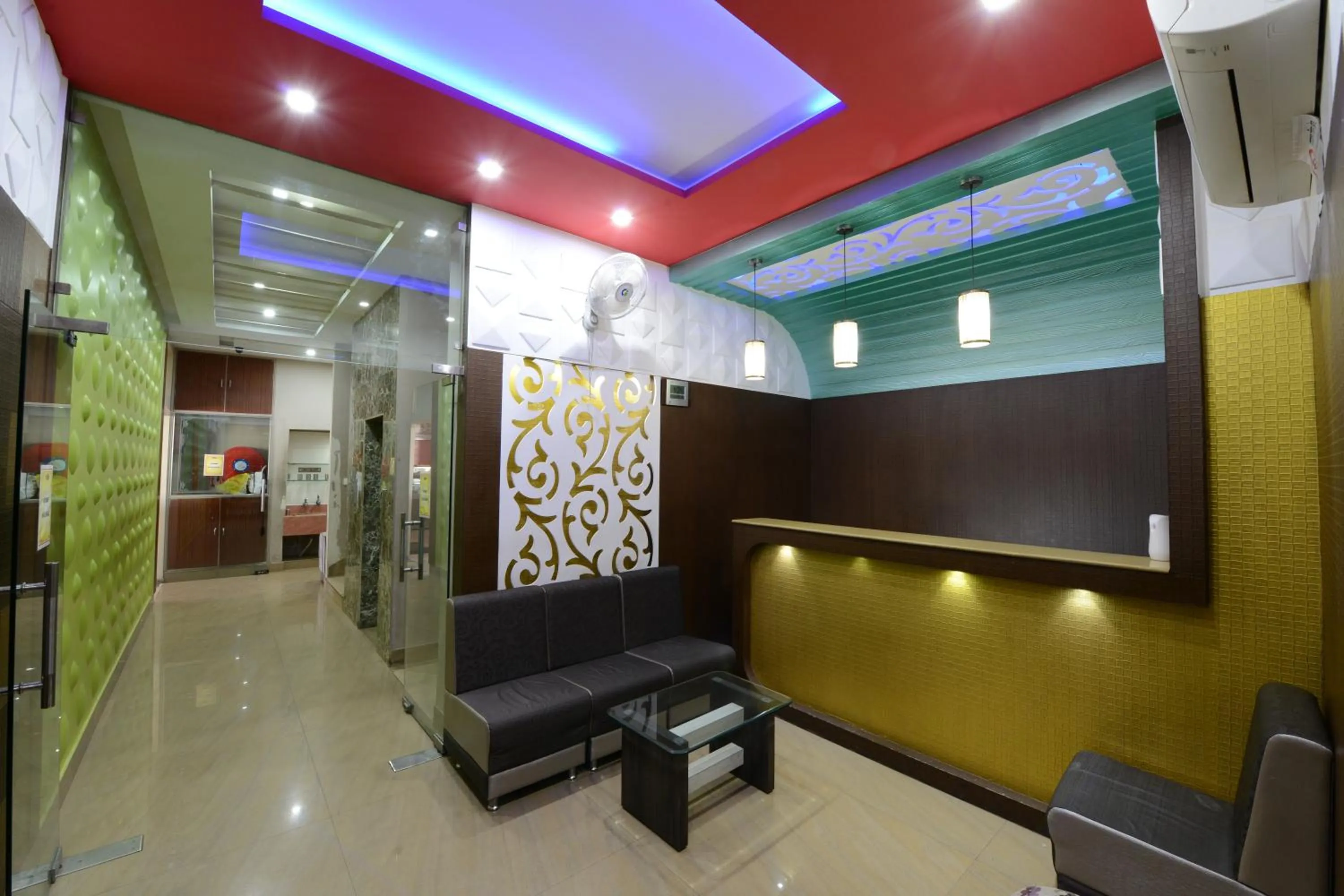 Communal lounge/ TV room in Hotel Heeralal