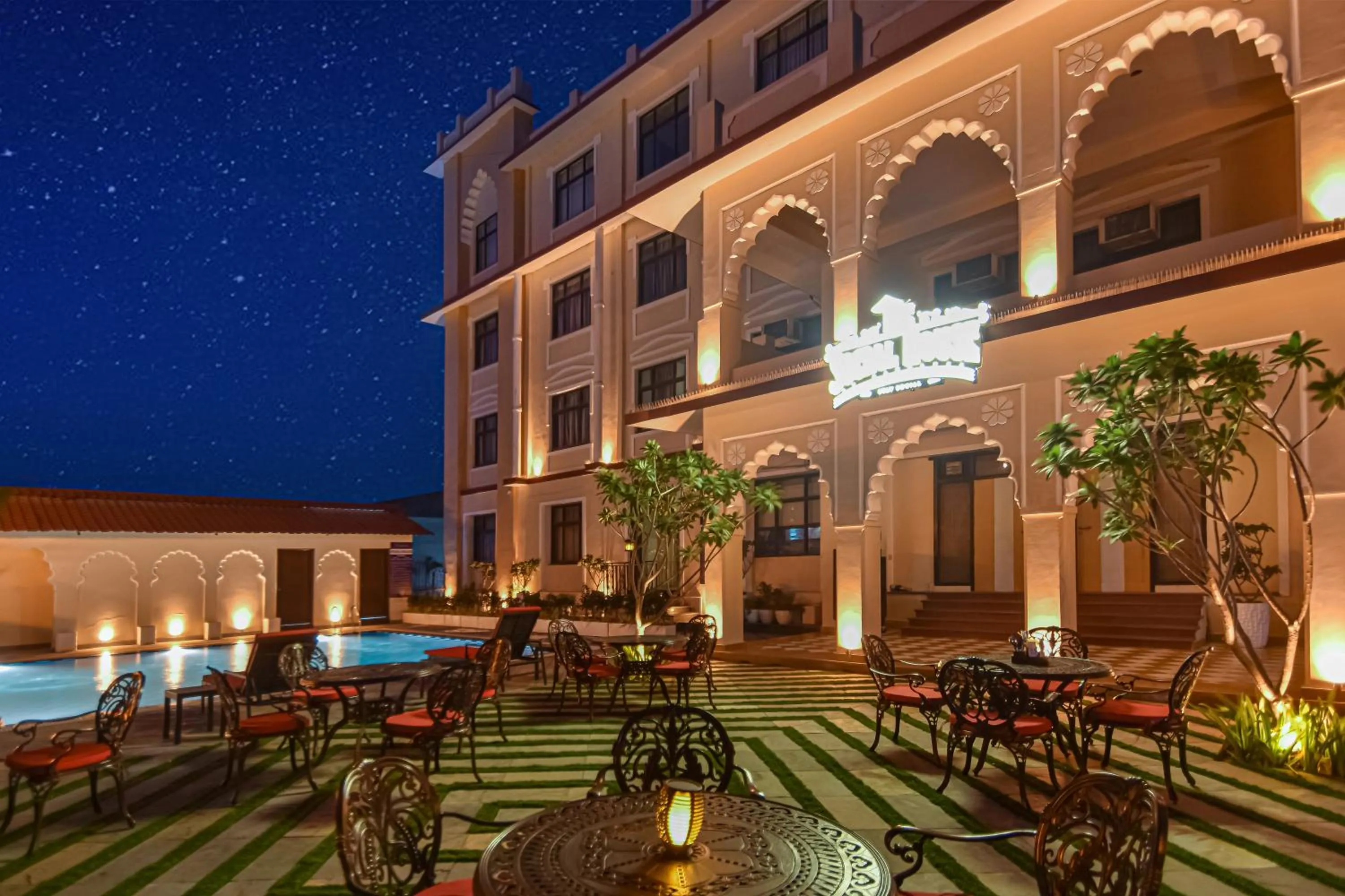 Restaurant/places to eat in Ranbanka Heritage Resort 1 km from Bhilwara Railway Station