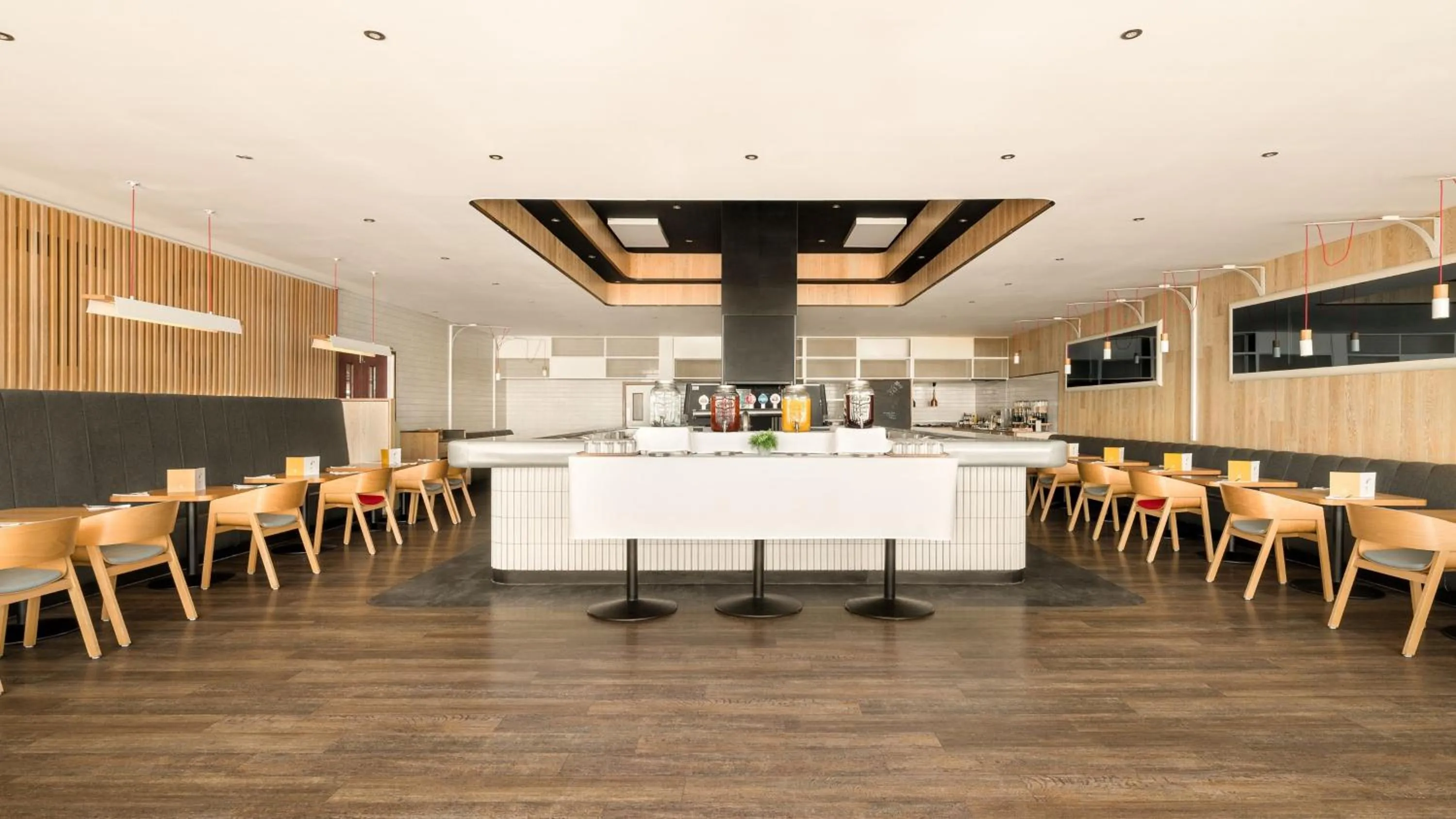 Restaurant/places to eat in Holiday Inn Brighton Seafront by IHG