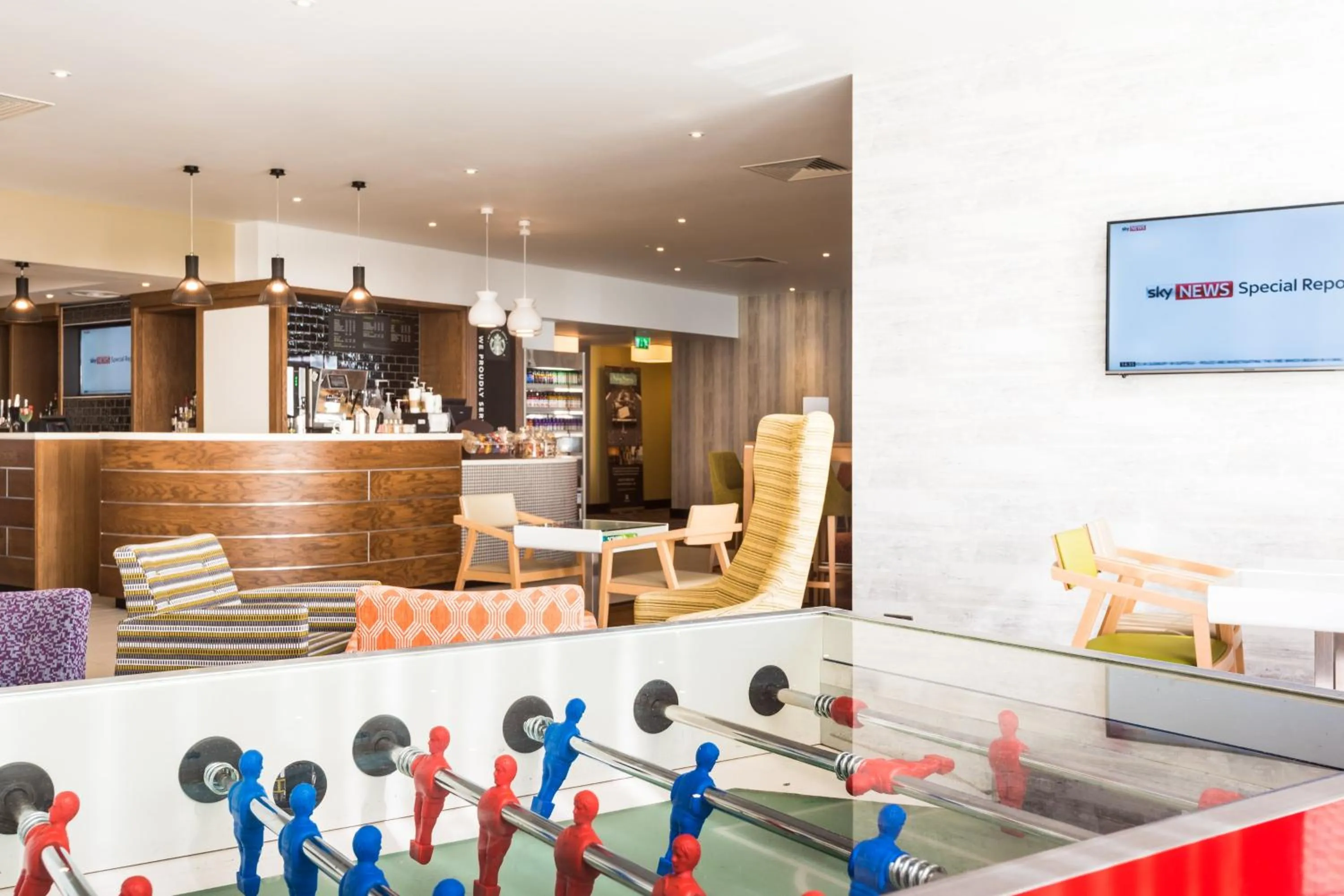 Lounge or bar in Holiday Inn Brighton Seafront by IHG
