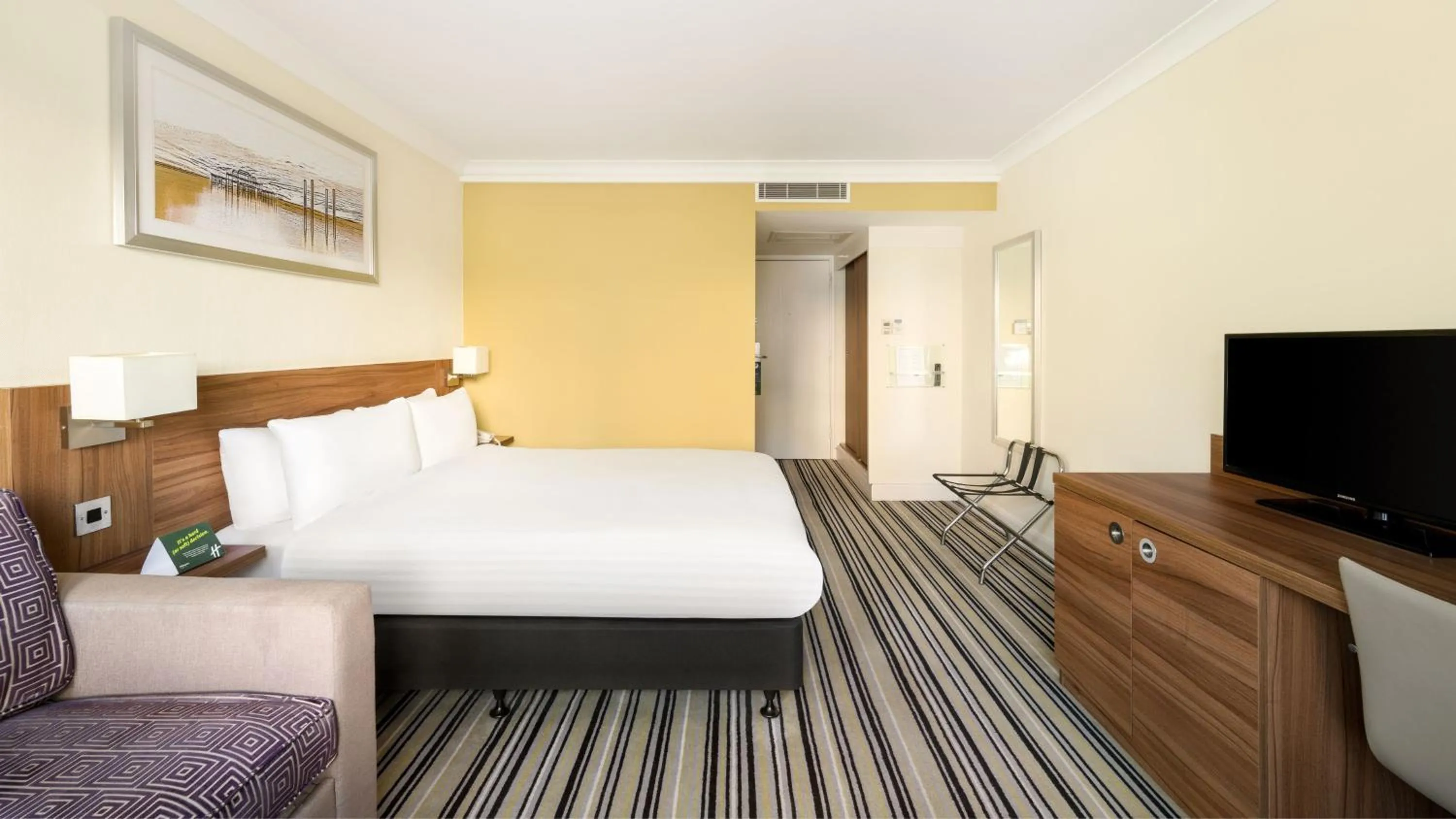 Photo of the whole room, Bed in Holiday Inn Brighton Seafront by IHG