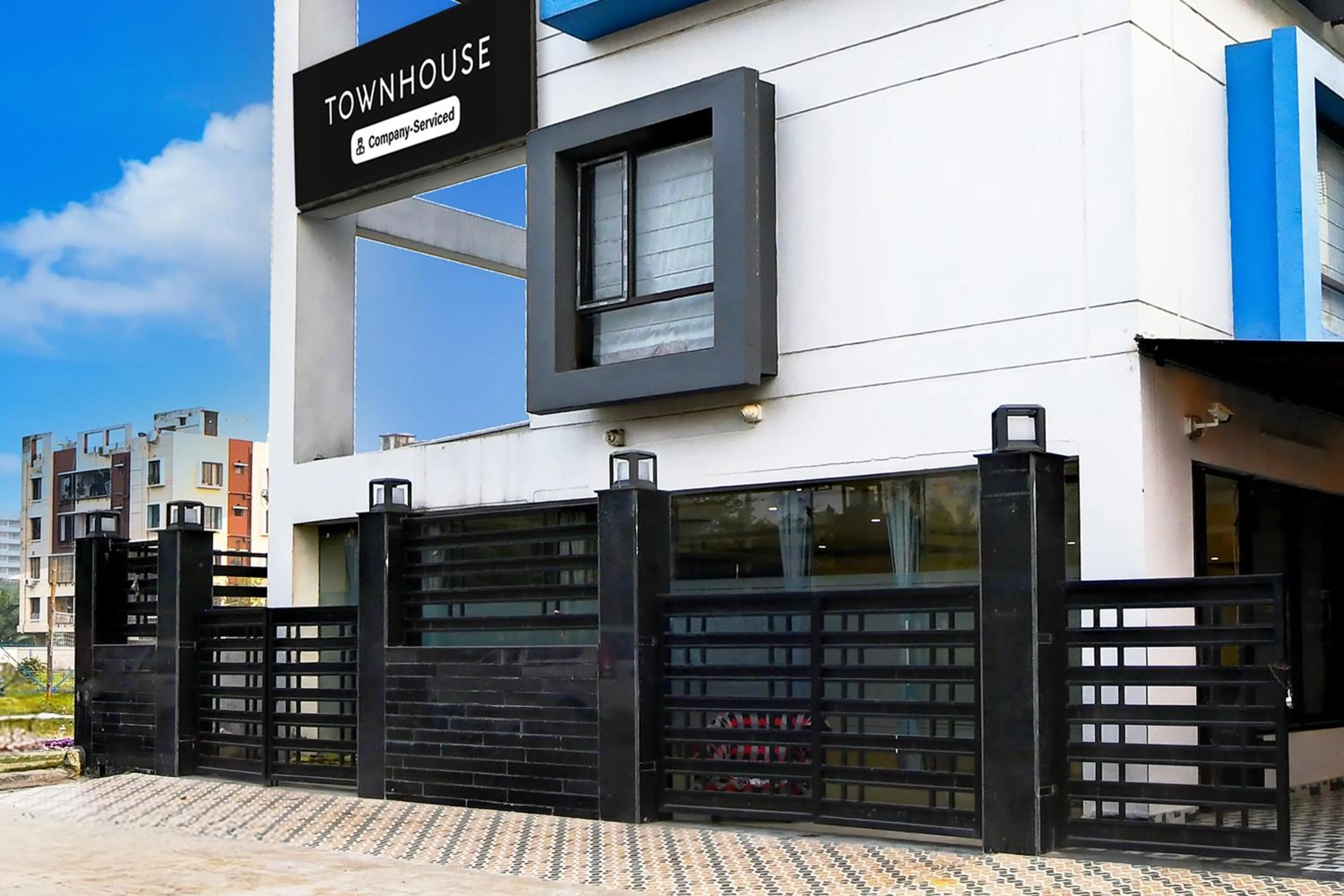 Facade/entrance in Super Townhouse New Town Near DLF