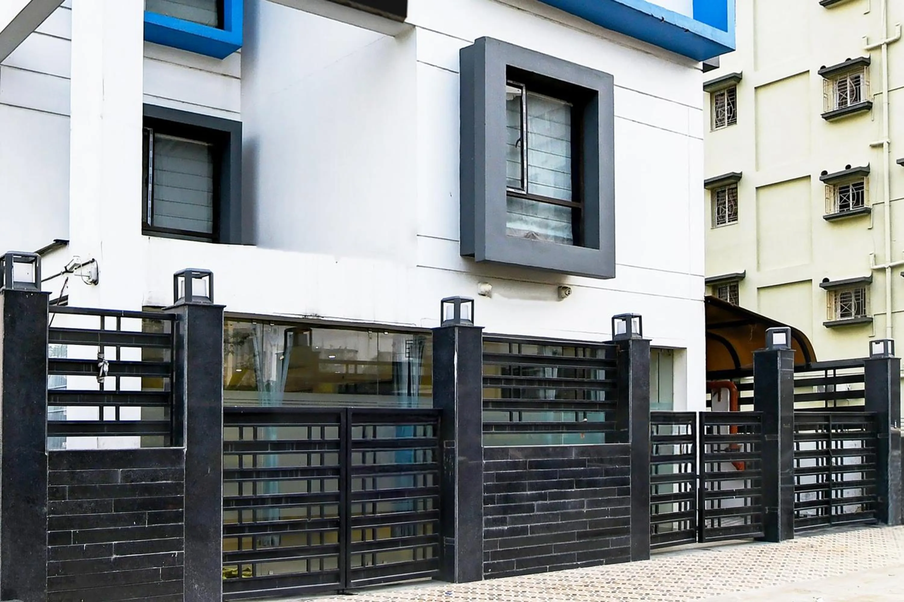 Facade/entrance in Super Townhouse New Town Near DLF