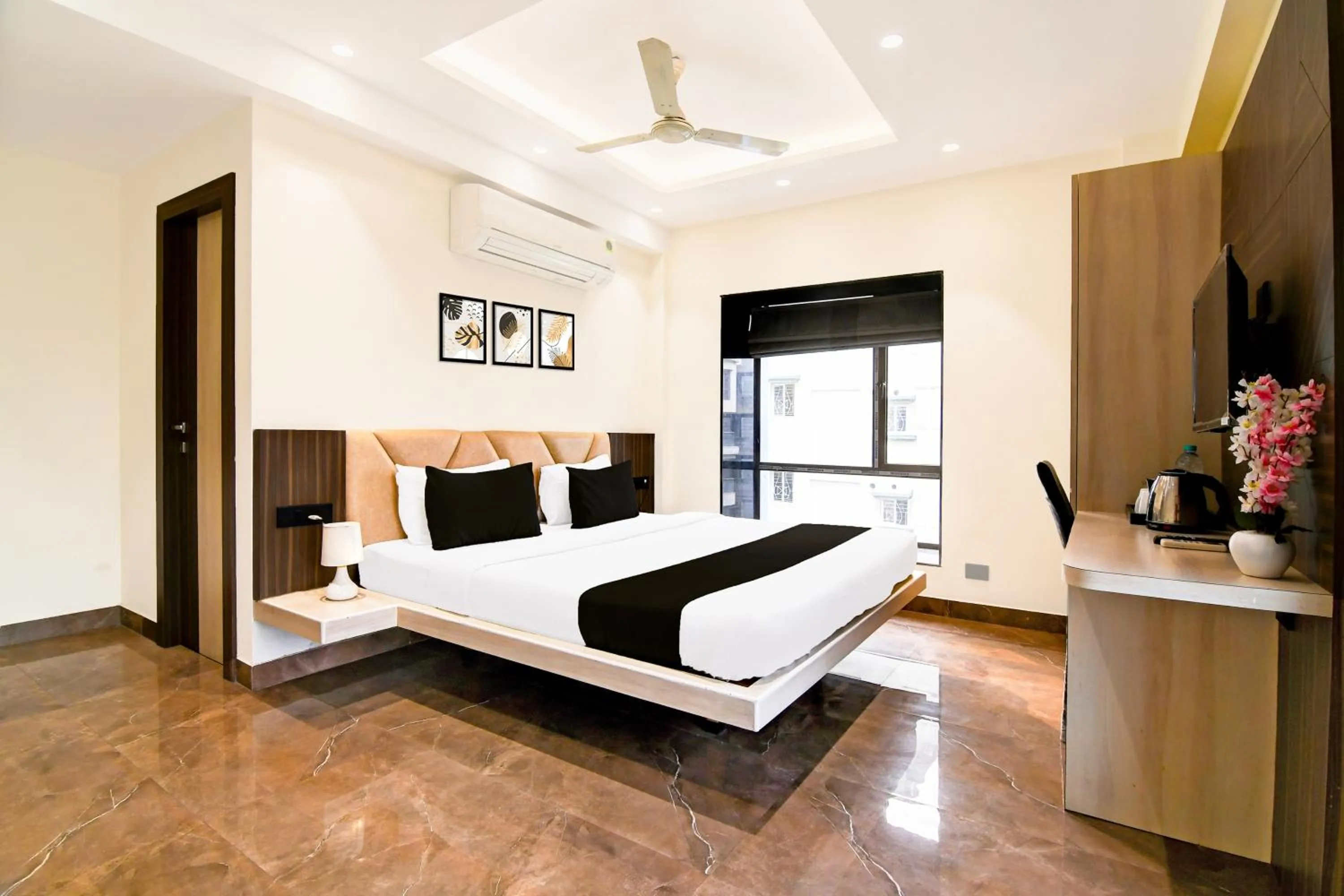 Bedroom, Bed in Super Townhouse New Town Near DLF