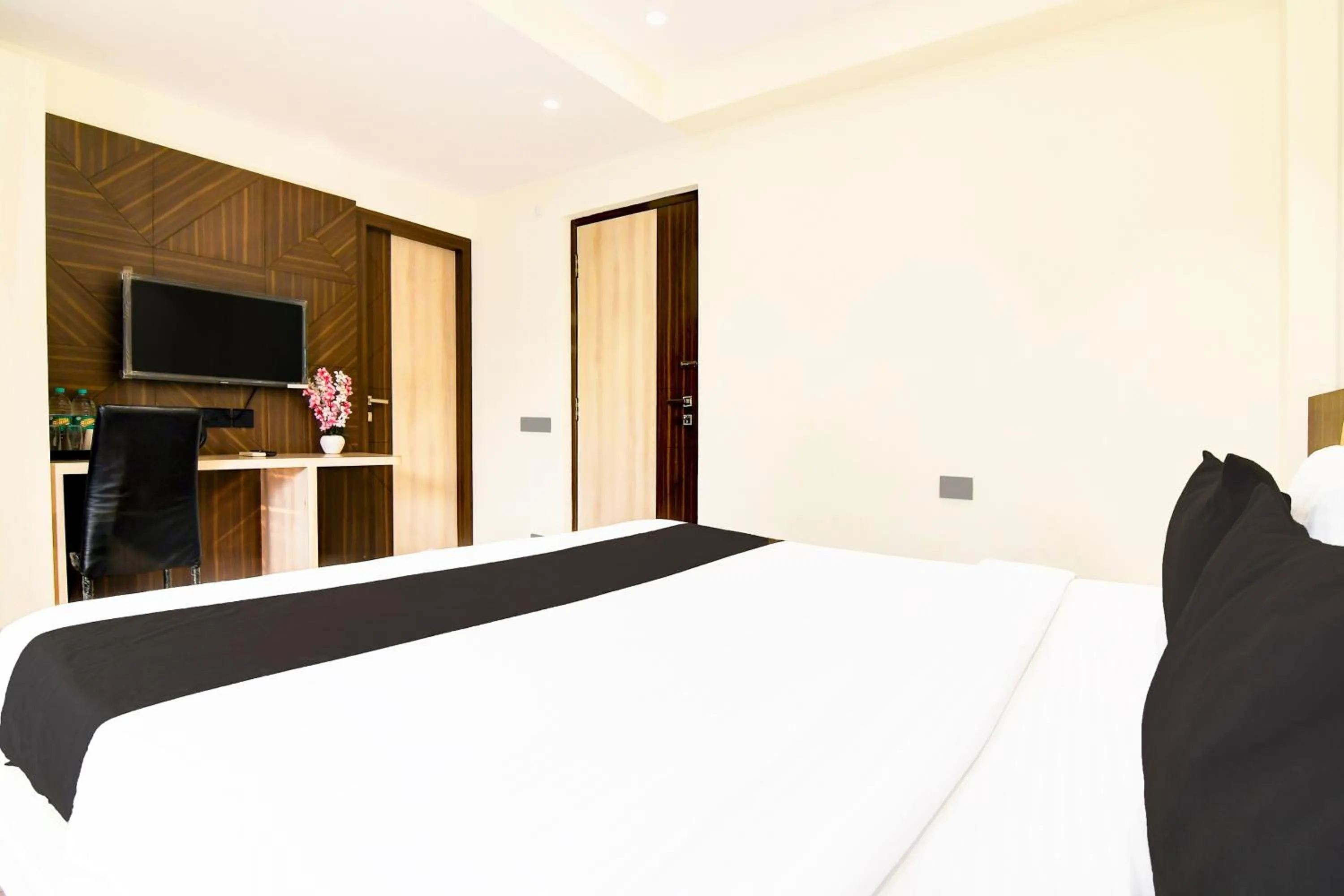 Bedroom, Bed in Super Townhouse New Town Near DLF