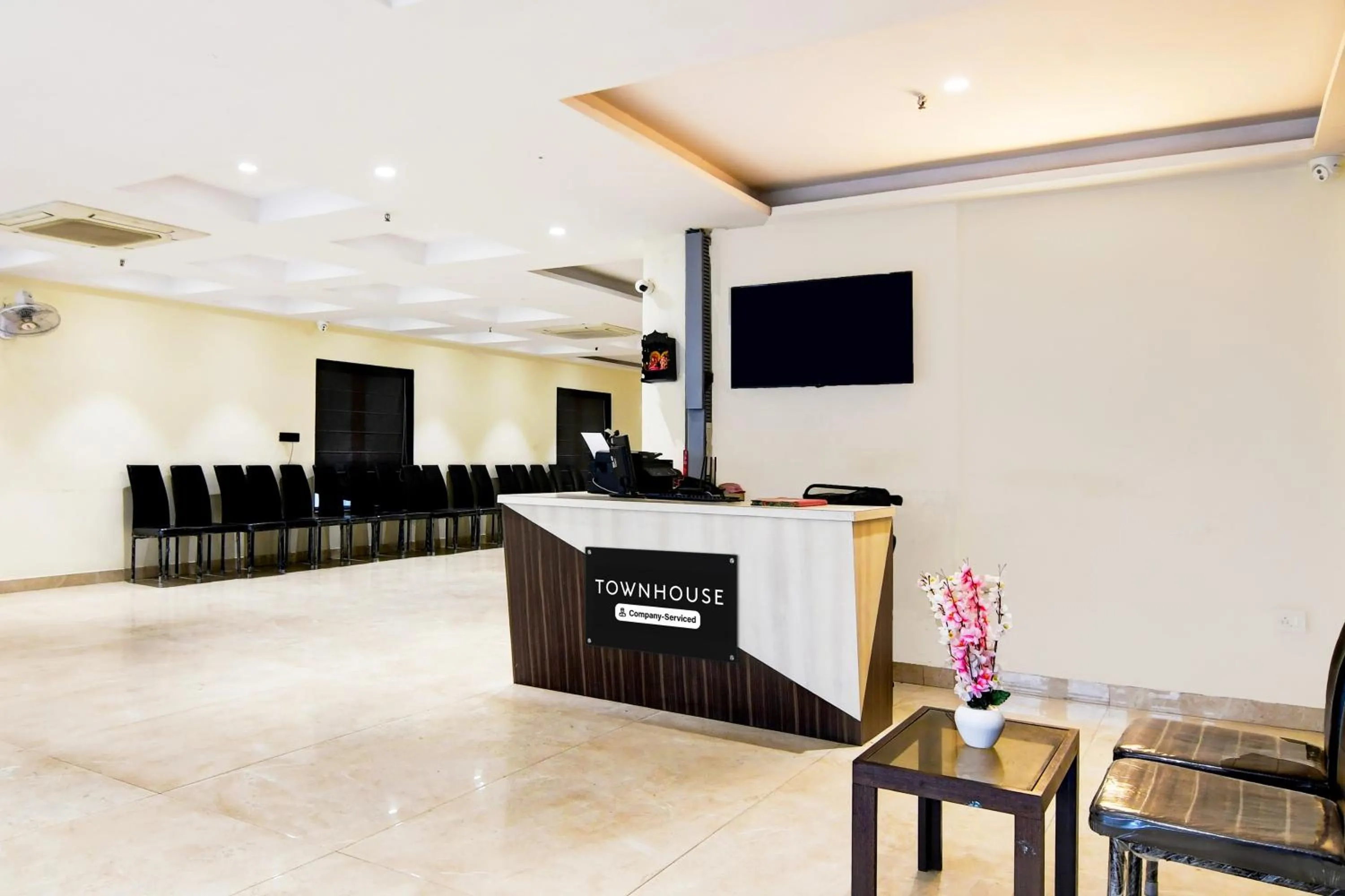 Lobby or reception in Super Townhouse New Town Near DLF