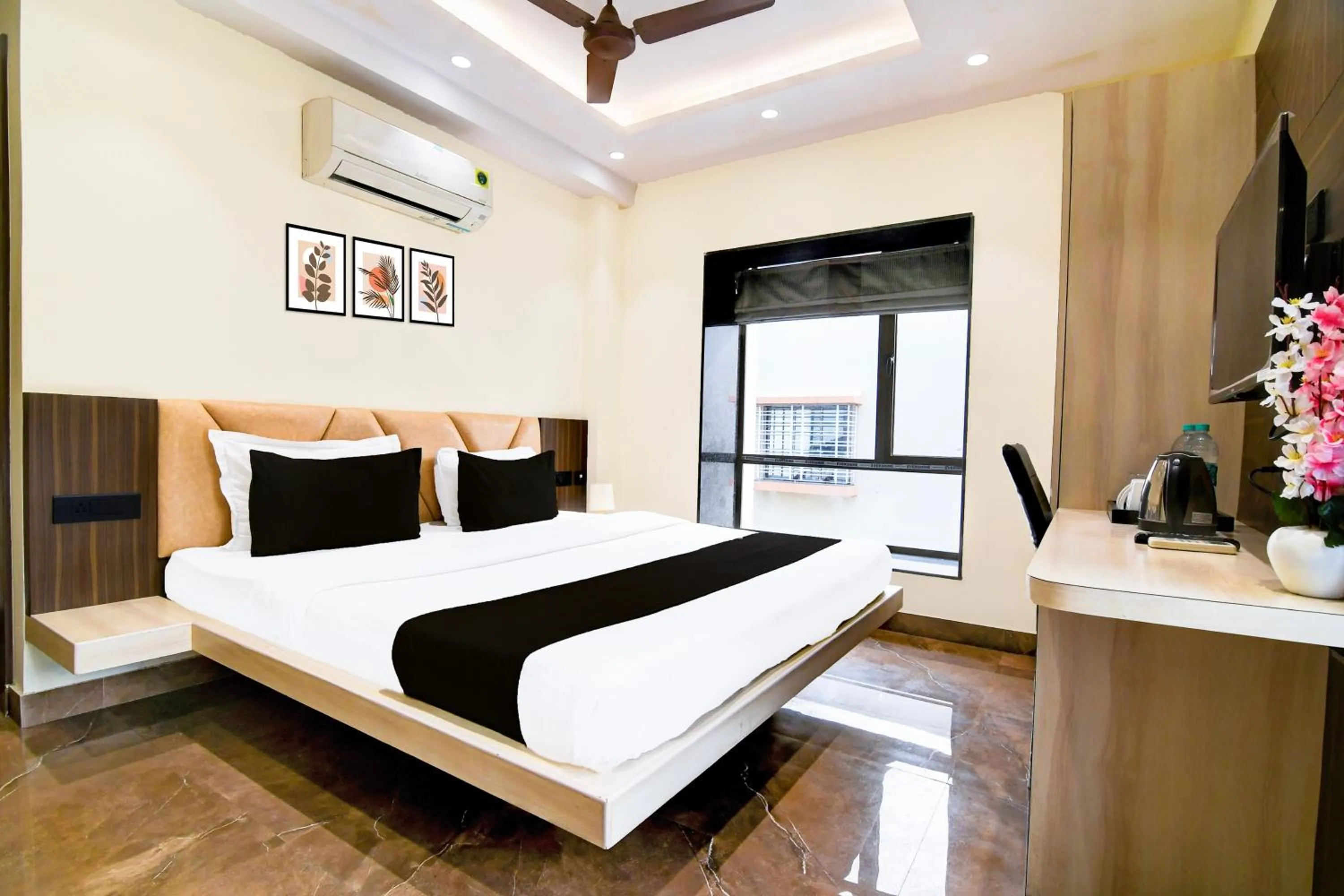 Bedroom, Bed in Super Townhouse New Town Near DLF