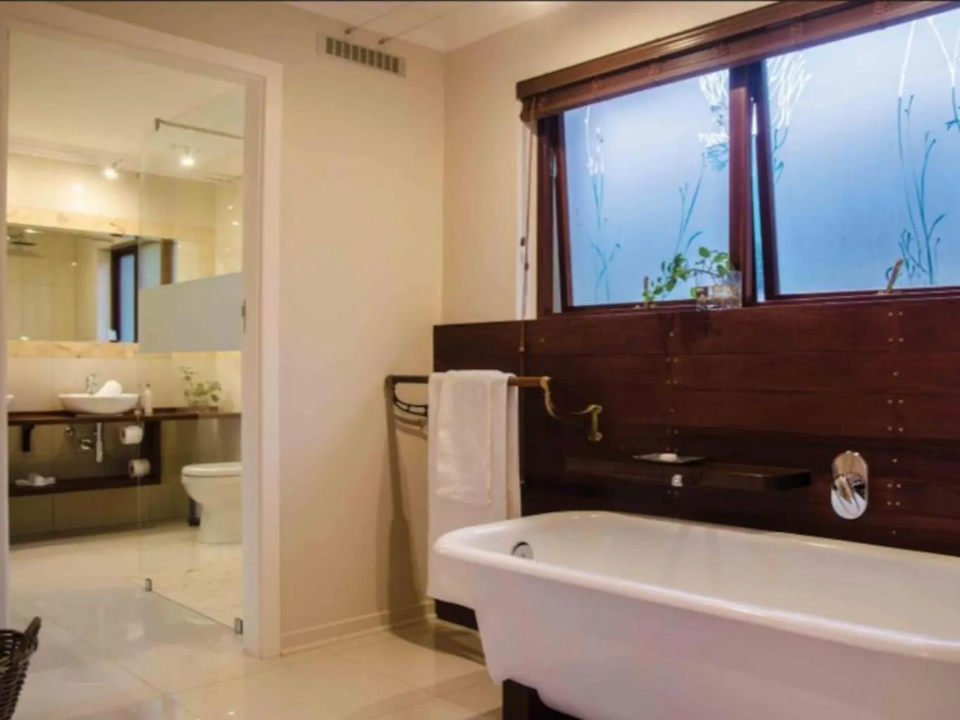 Bathroom in Ocean Gaze Bed and Breakfast