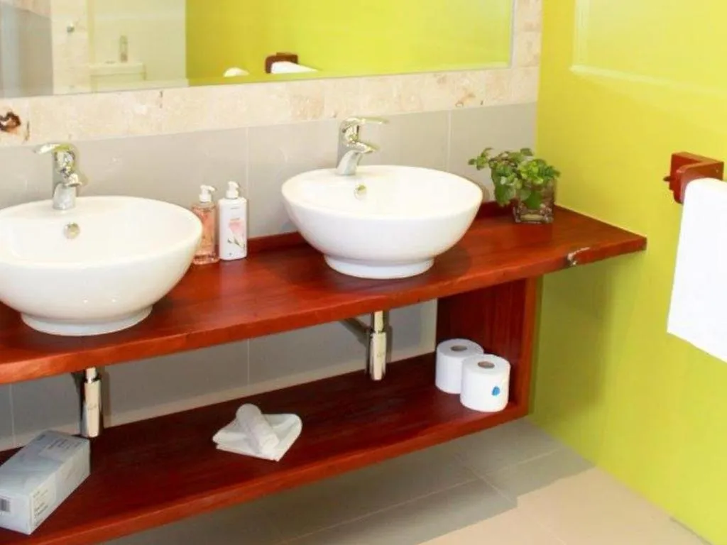 Bathroom in Ocean Gaze Bed and Breakfast