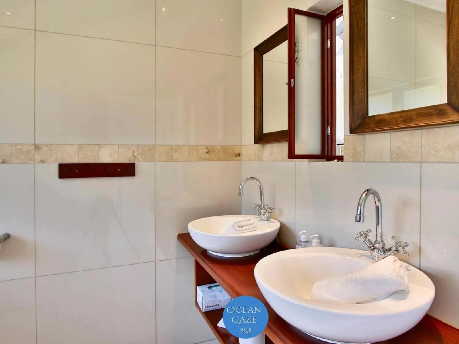 Bathroom in Ocean Gaze Bed and Breakfast