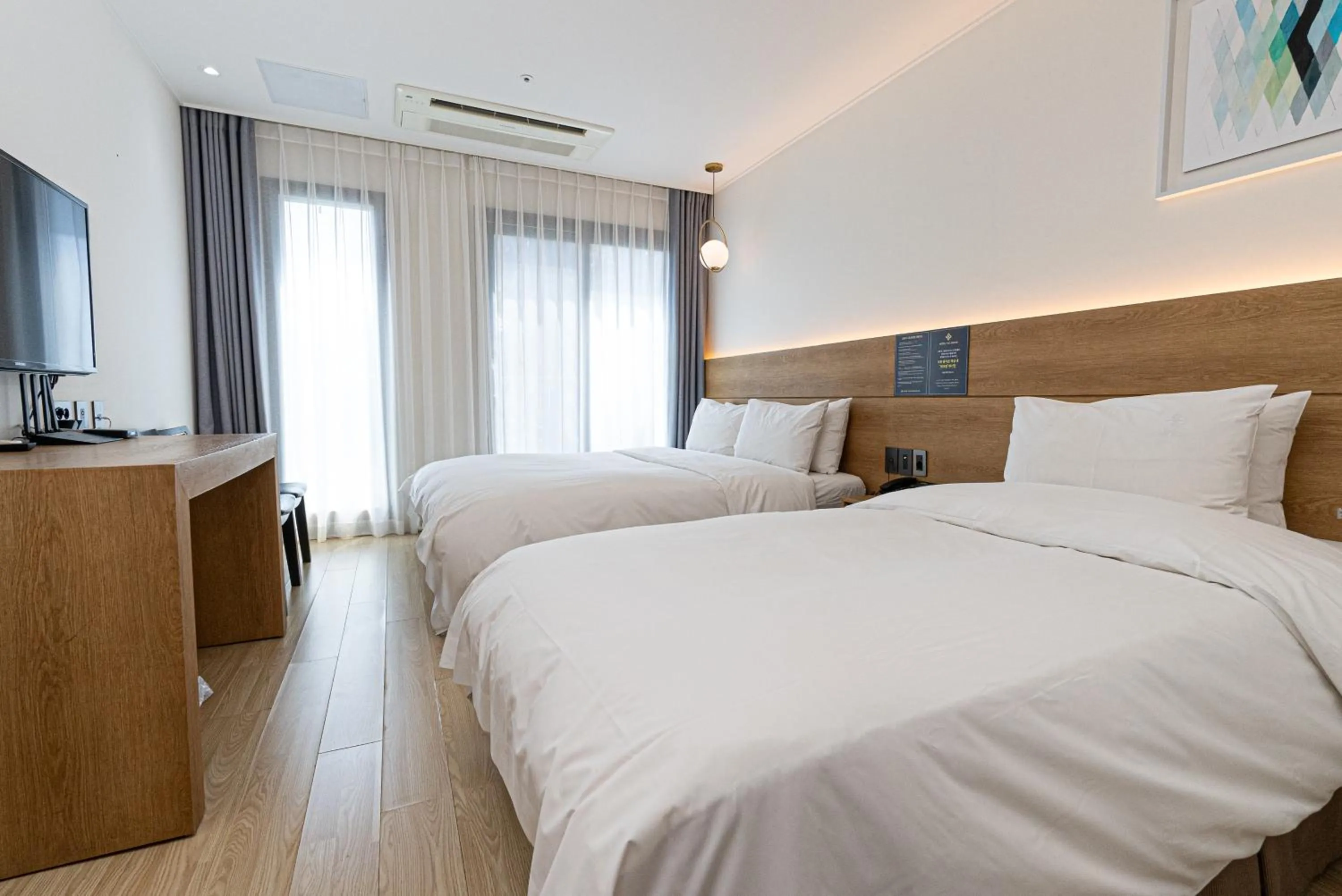 Photo of the whole room, Bed in Hotel The Grang Jungmun