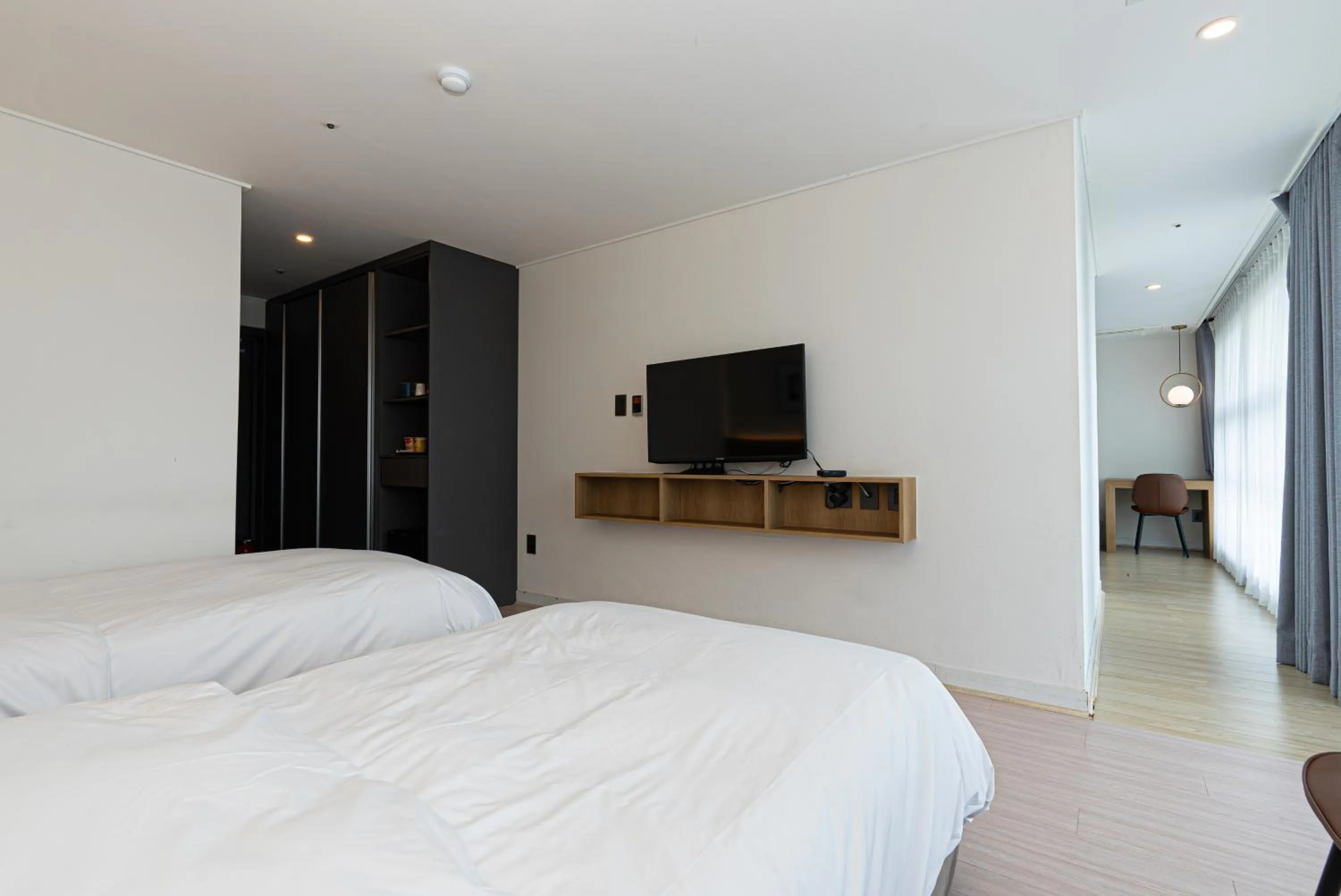 Photo of the whole room, Bed in Hotel The Grang Jungmun