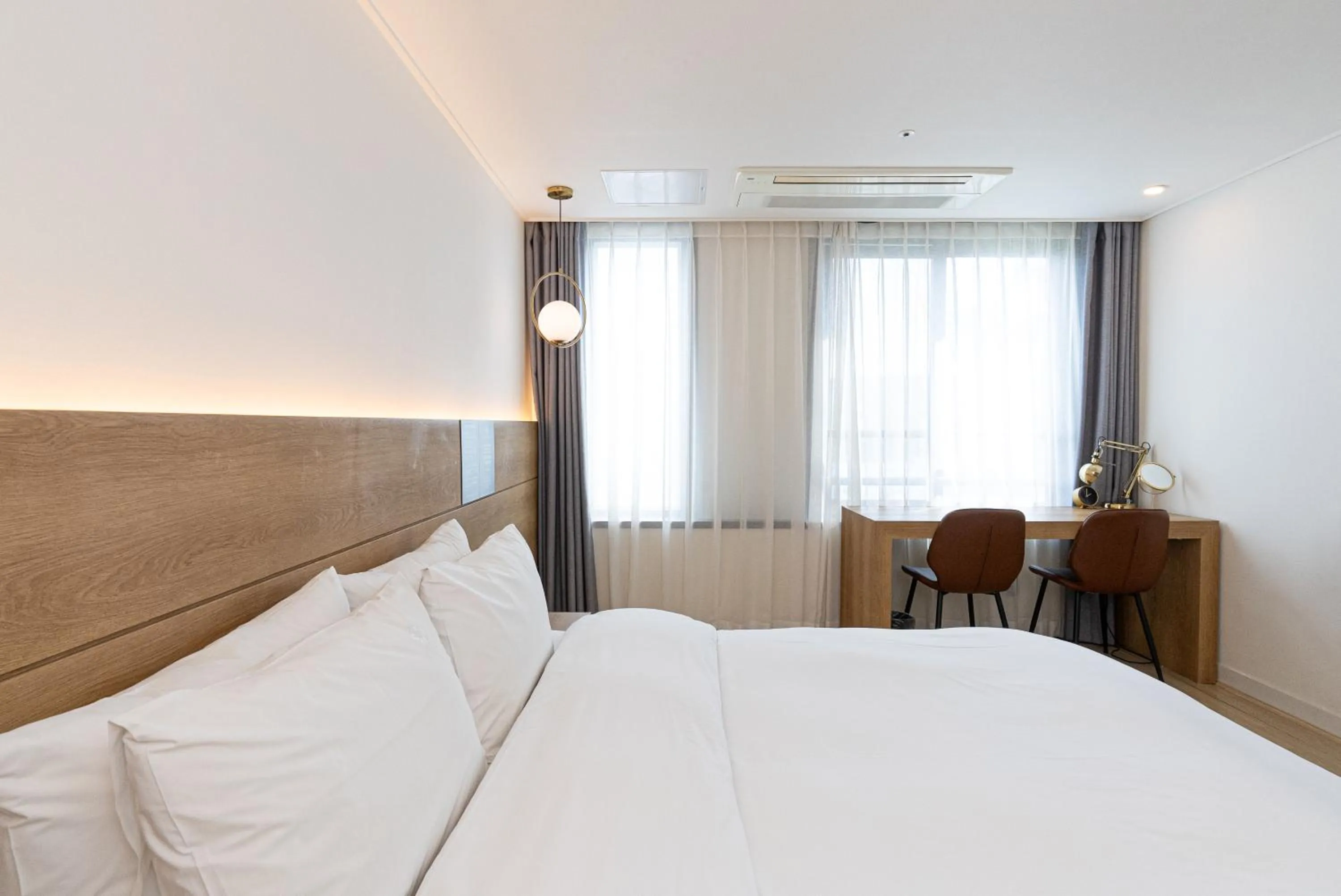 Photo of the whole room, Bed in Hotel The Grang Jungmun