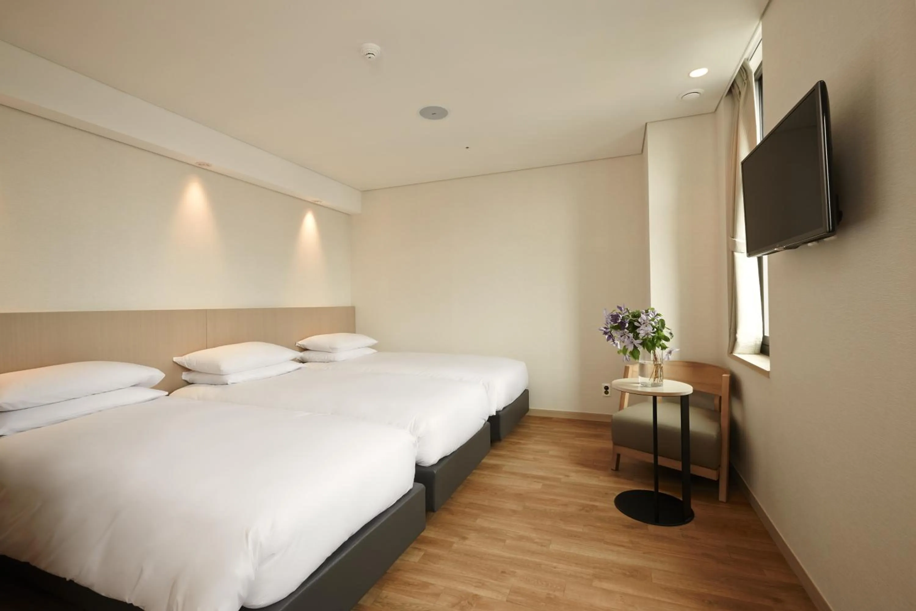 Bed in Mayplace Hotel