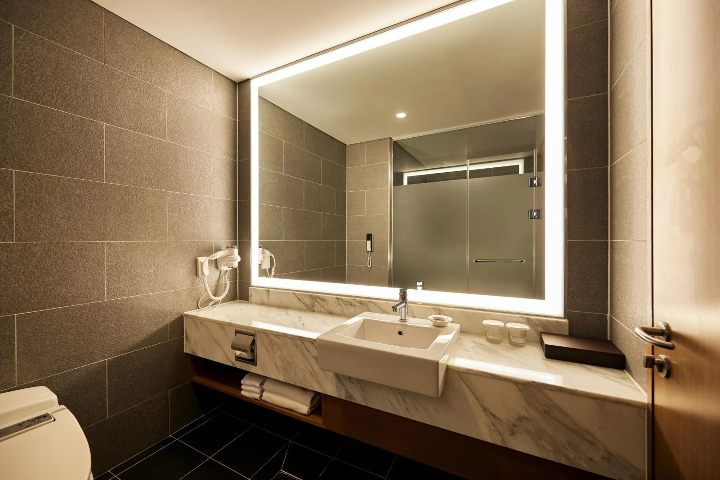 Shower in Mayplace Hotel