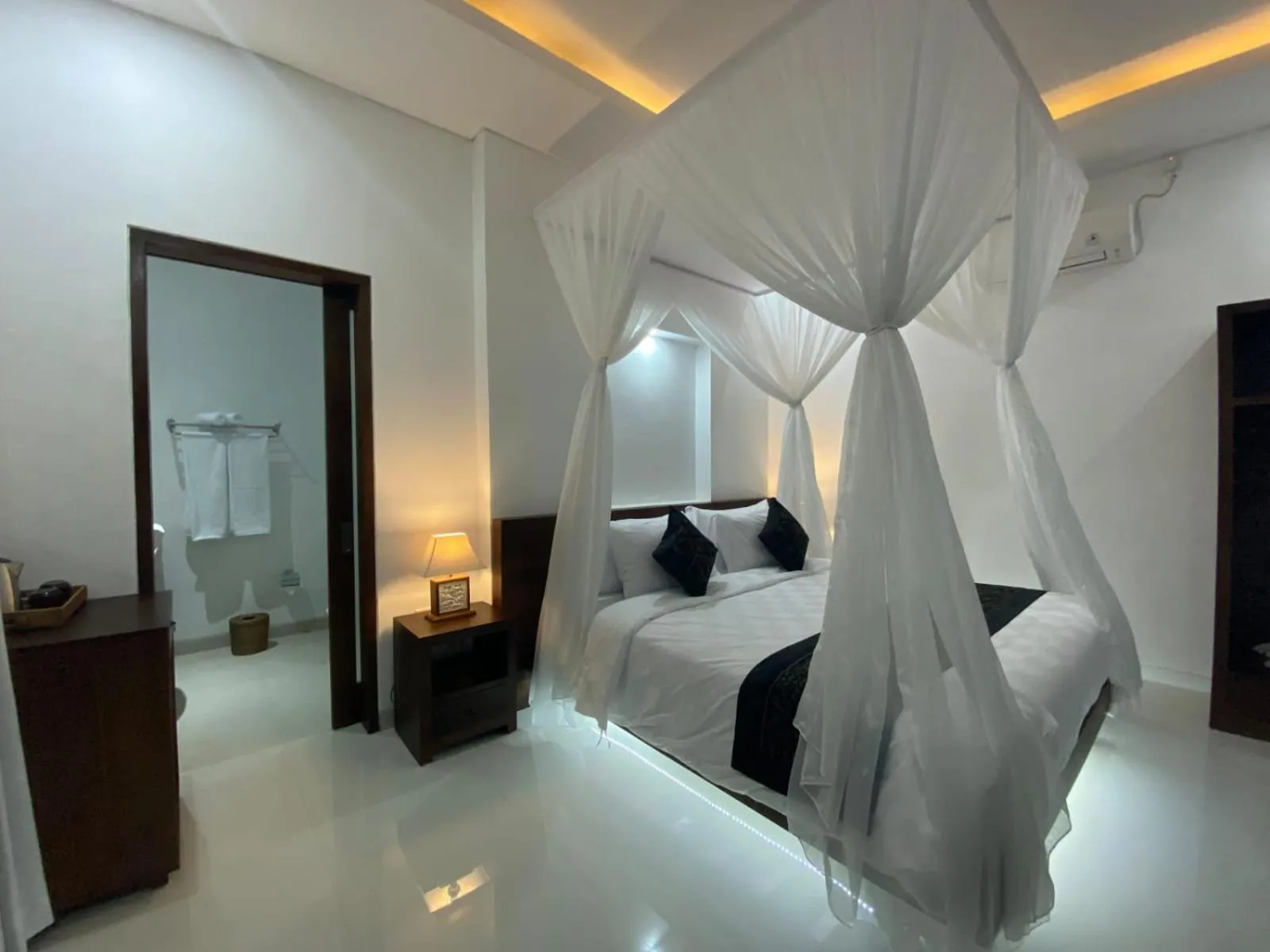 Bed in Namika Villas Ubud