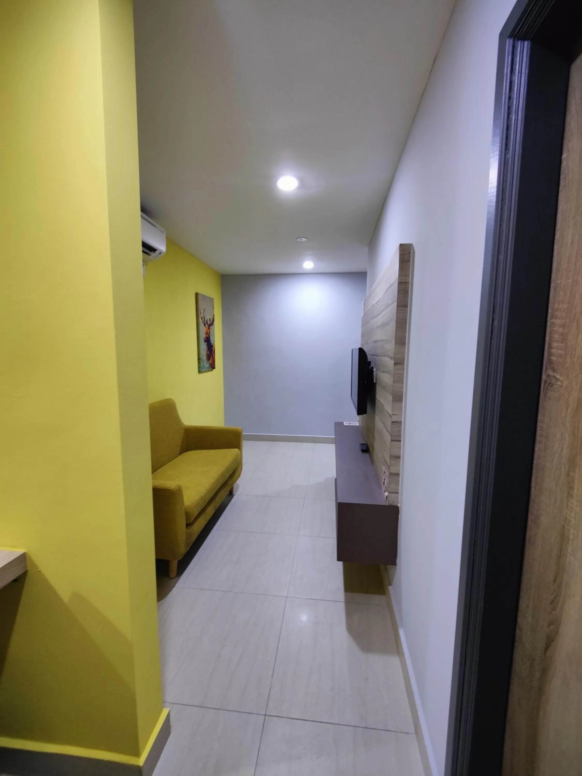 Lobby or reception, Bed in Hotel O Link Suite