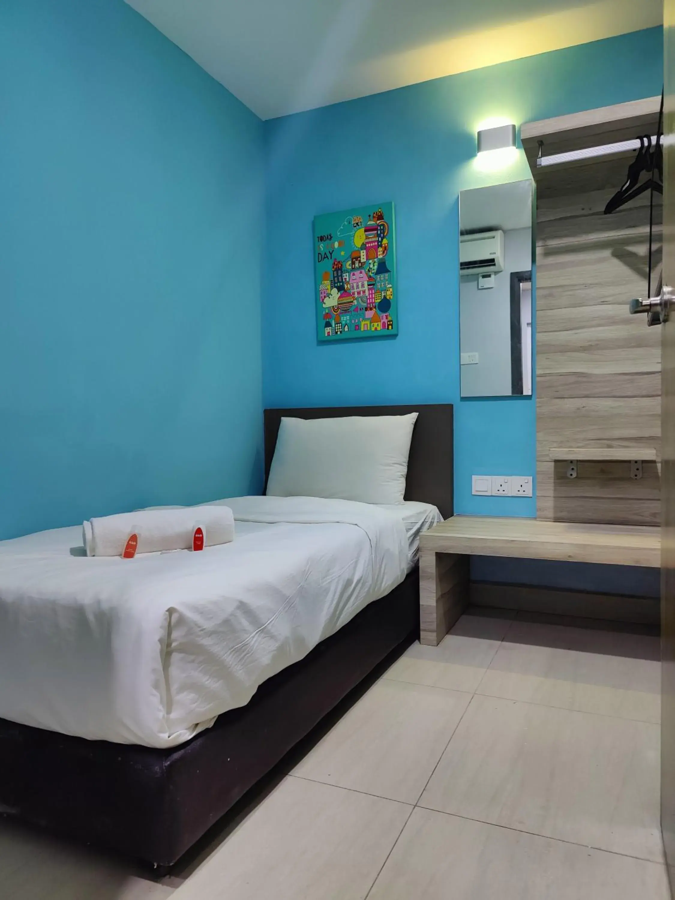 Single Room with Shared Bathroom in Hotel O Link Suite Single Room with Shared Bathroom in Hotel O Link Suite