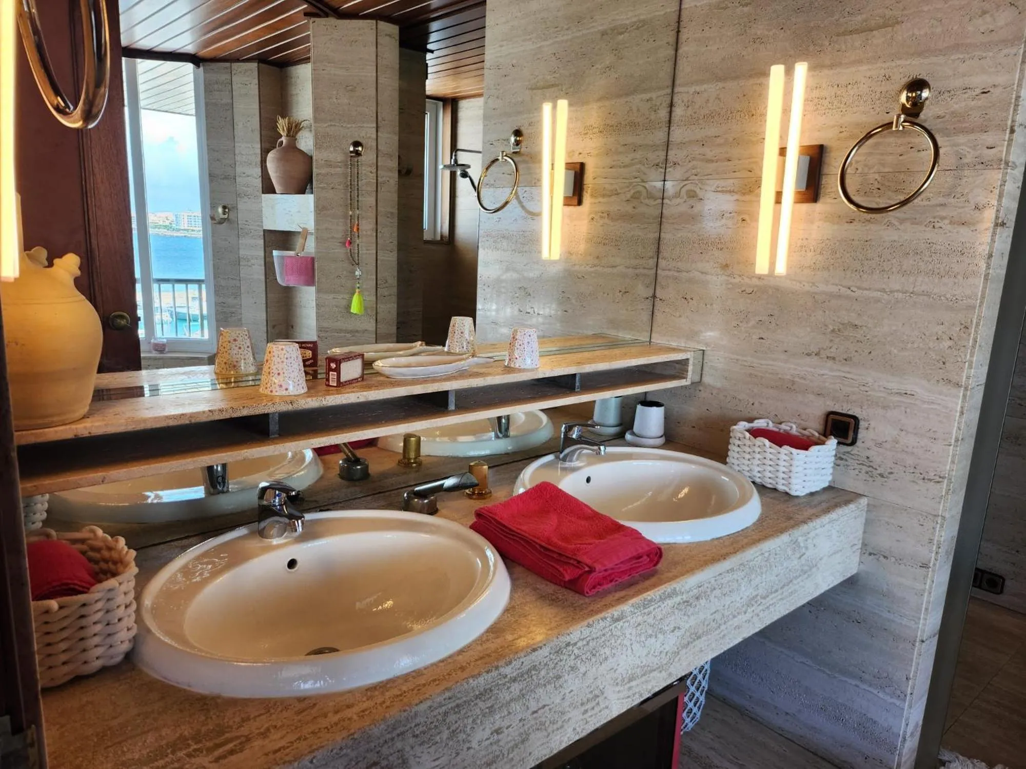 Bathroom in Solo Atico Guest Suites