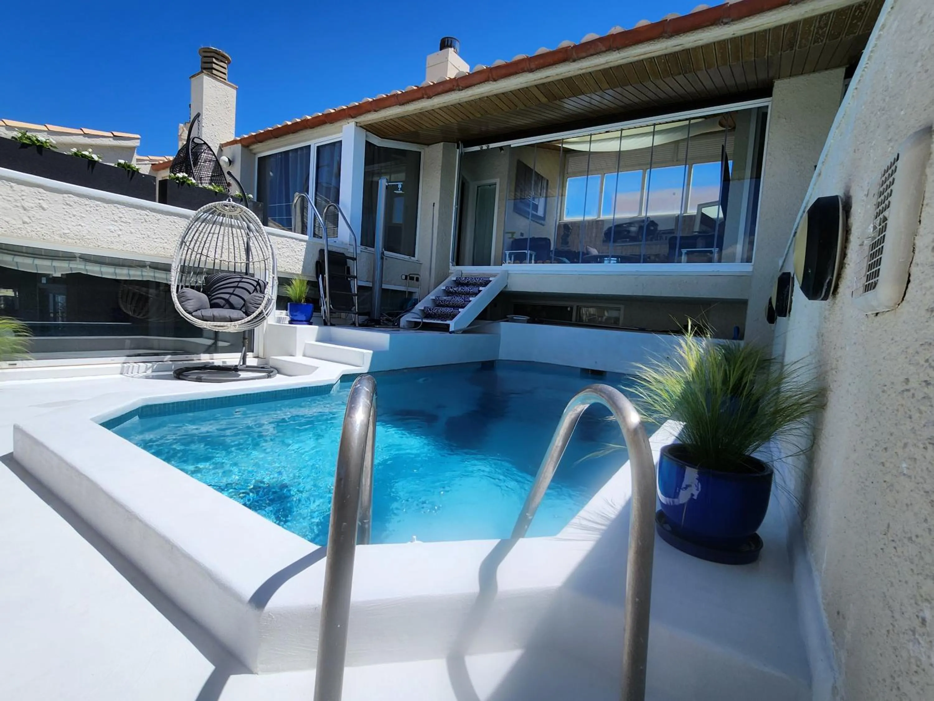 Pool view in Solo Atico Guest Suites