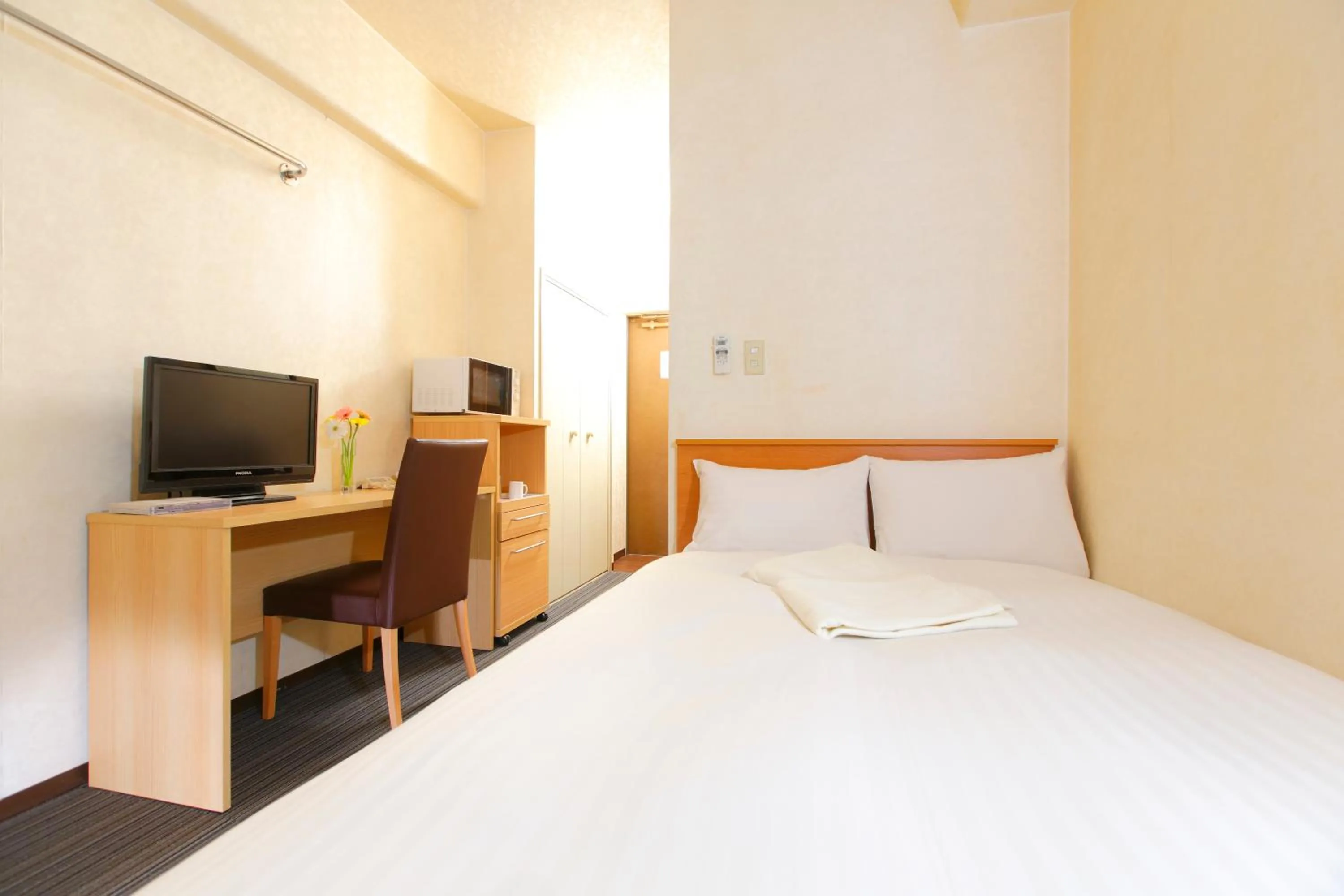 Spring, Bed in FLEXSTAY INN Tokiwadai