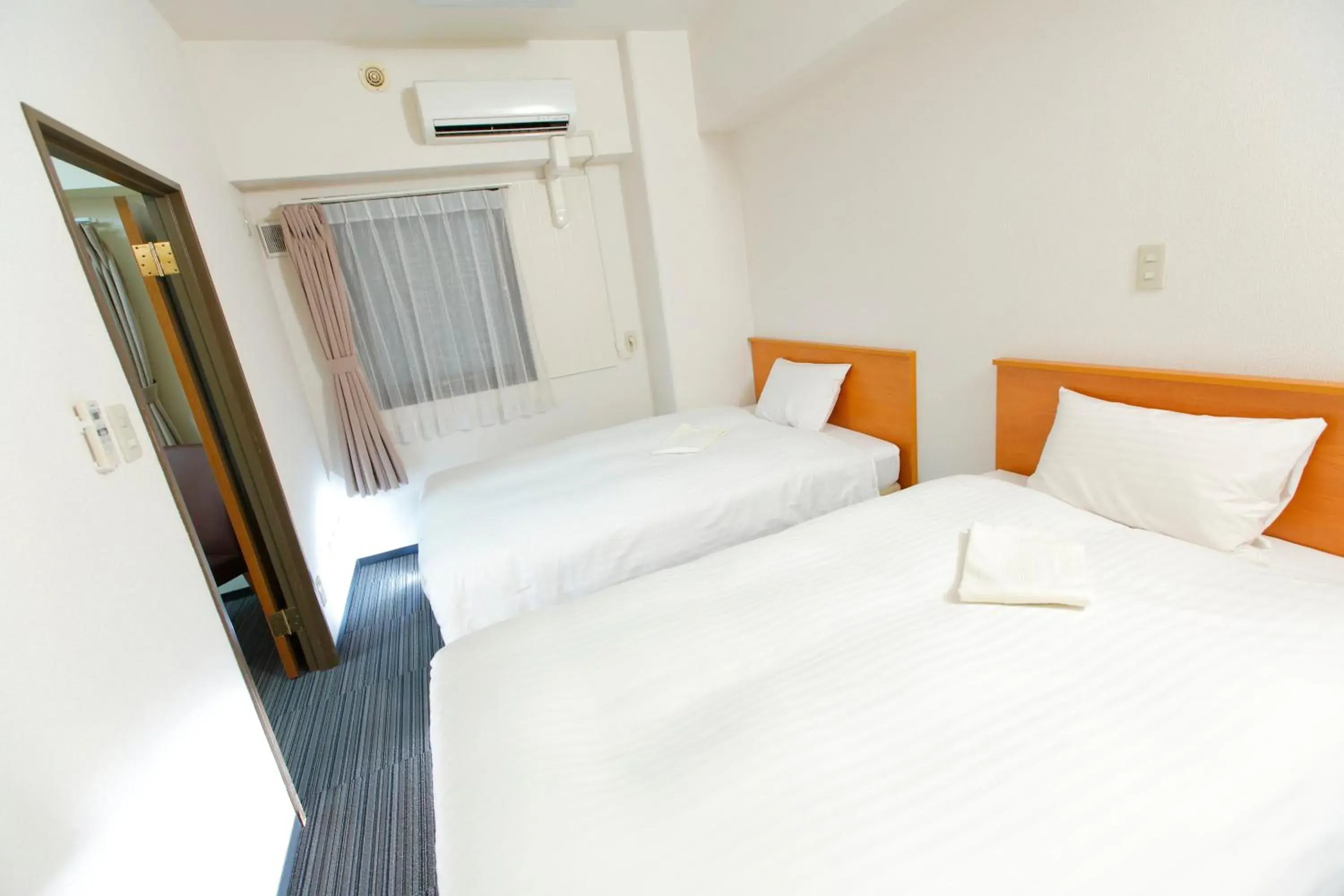 Twin Room - House Keeping is Optional with Additional Cost - Smoking in FLEXSTAY INN Tokiwadai Twin Room - House Keeping is Optional with Additional Cost - Smoking in FLEXSTAY INN Tokiwadai