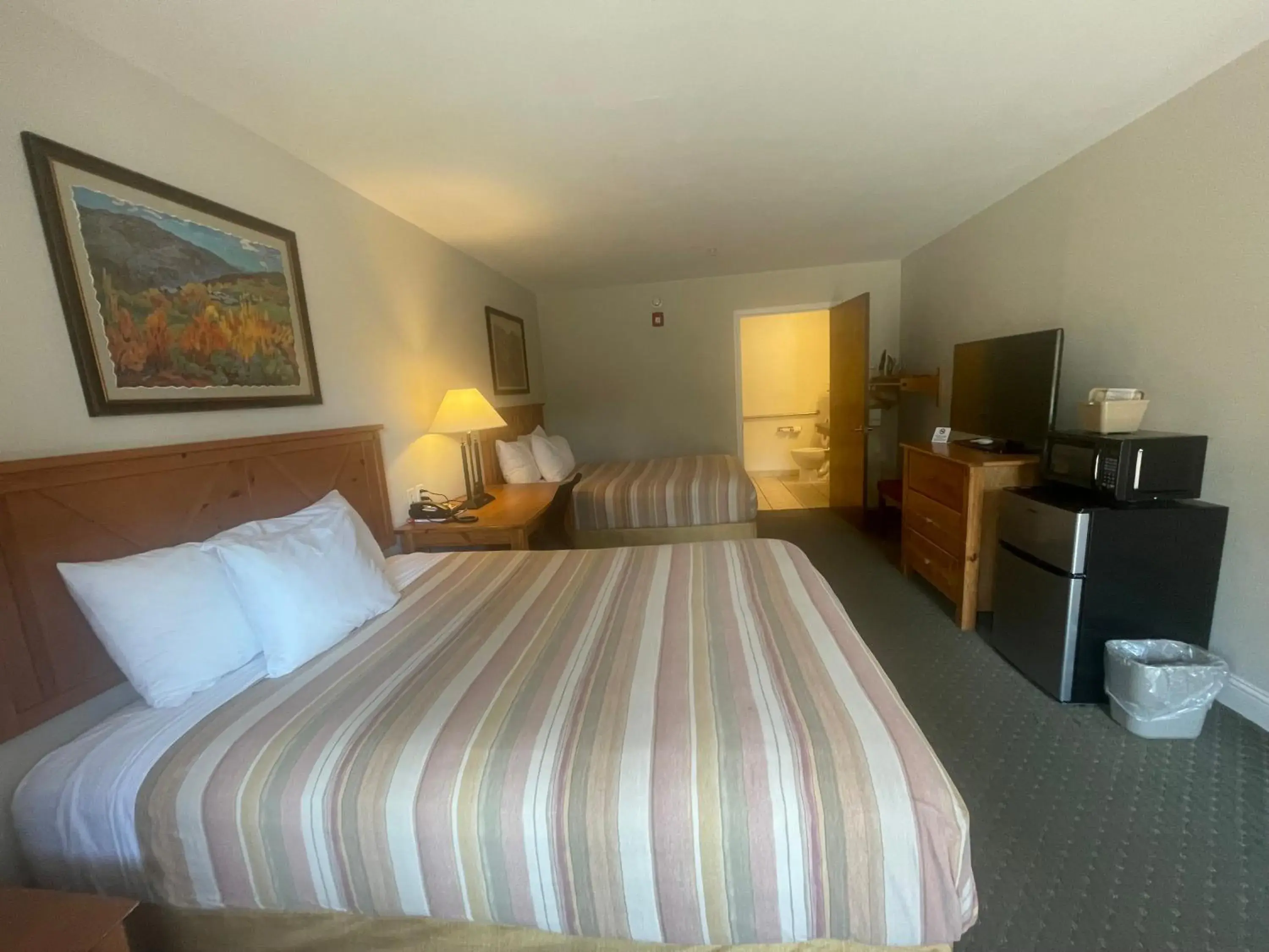 Queen Room - Disability Access in Stagecoach Inn Woodville Queen Room - Disability Access in Stagecoach Inn Woodville