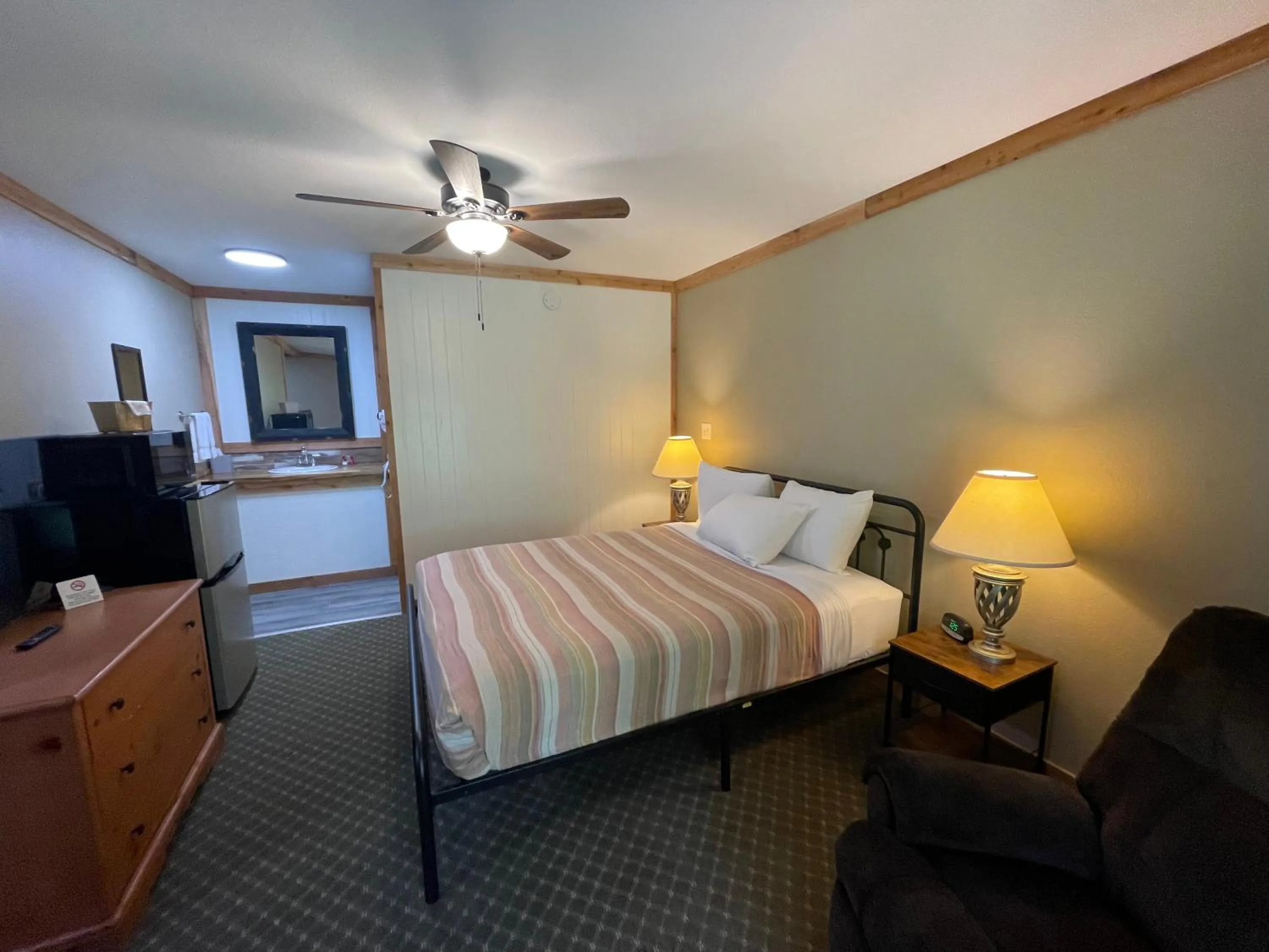 Bed in Stagecoach Inn Woodville