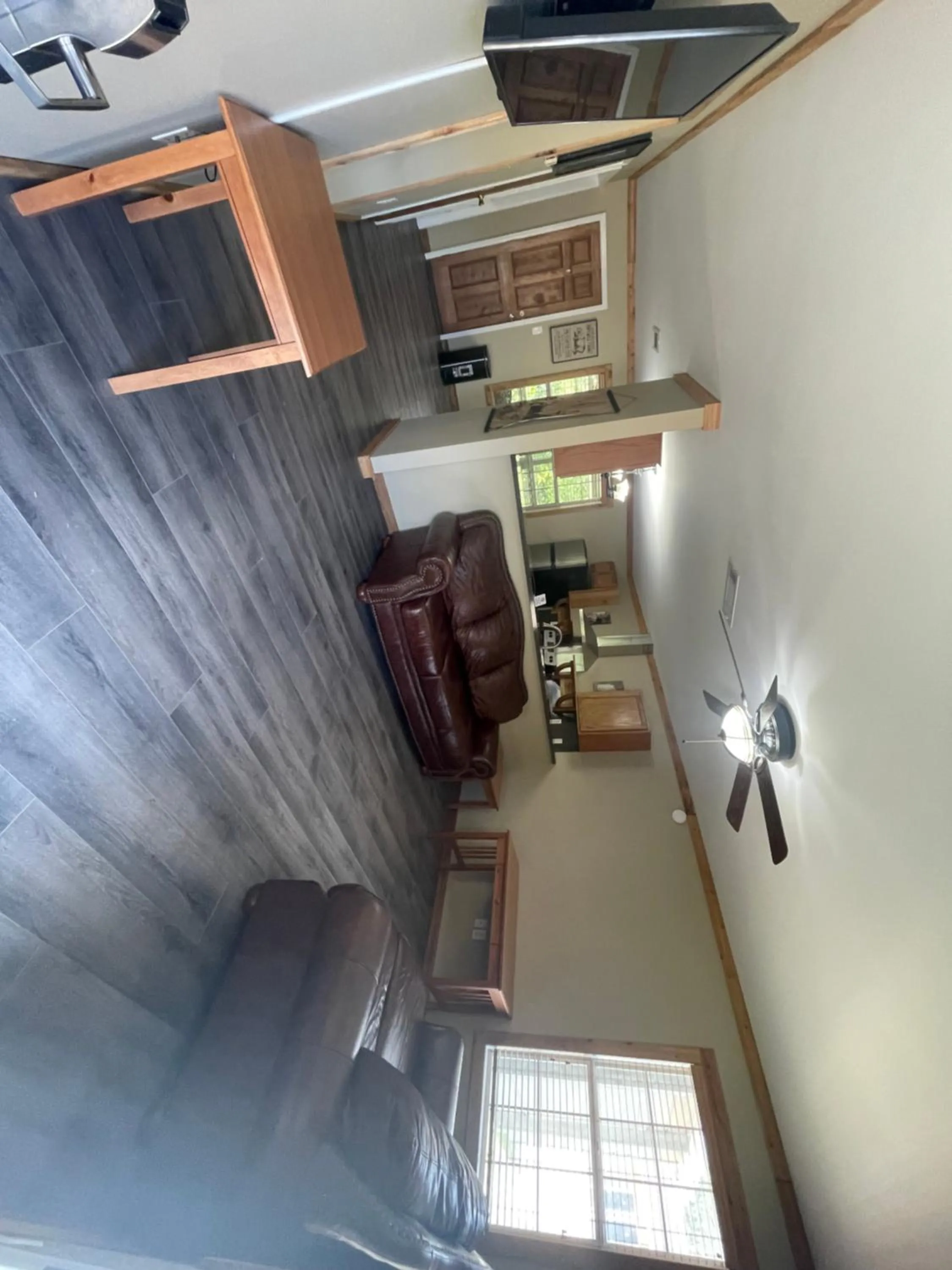 Communal lounge/ TV room in Stagecoach Inn Woodville