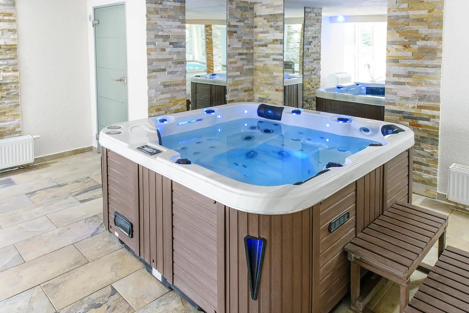 Swimming pool in Wellness Penzion Life