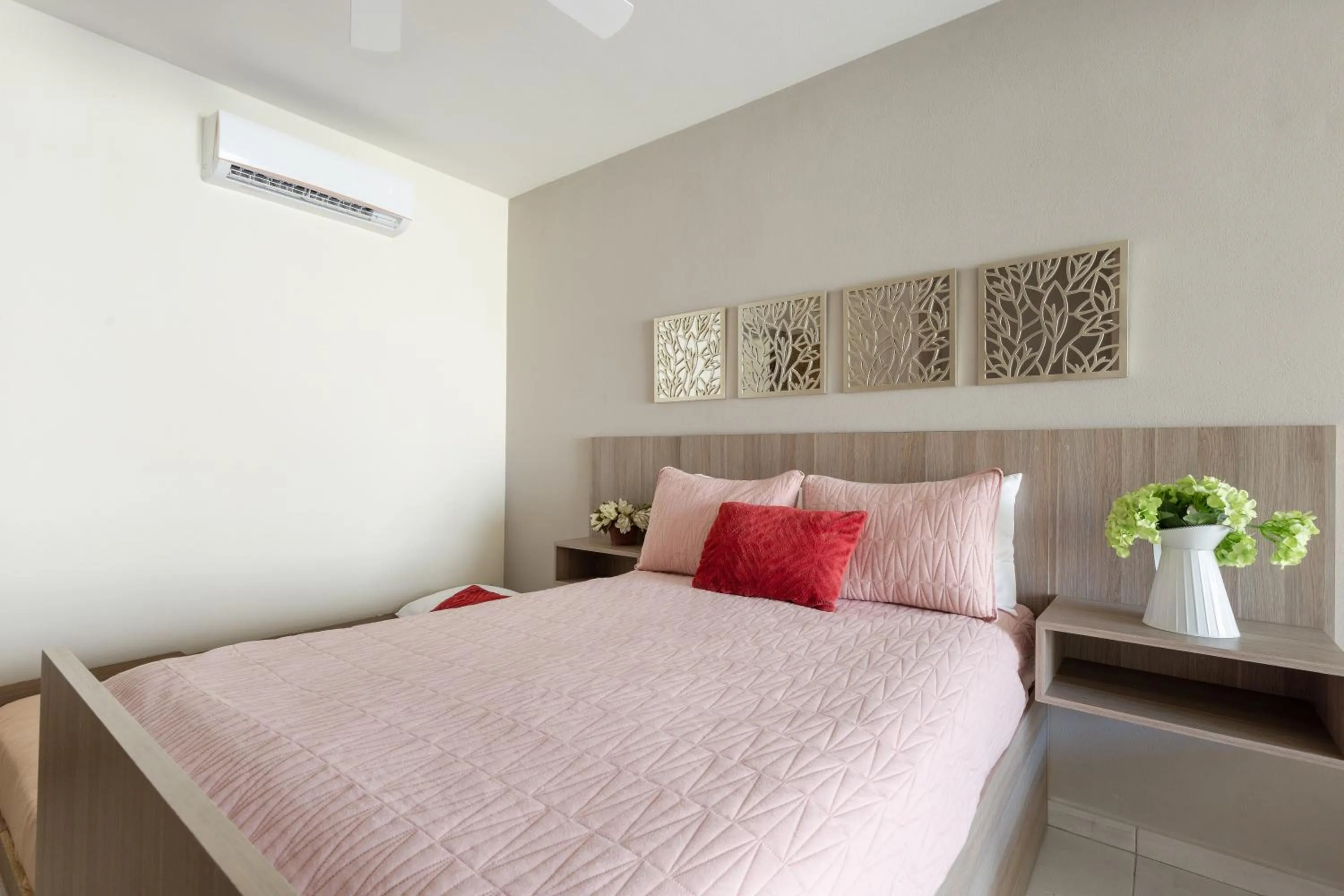 Bed in Deluxe fully furnished 2bd