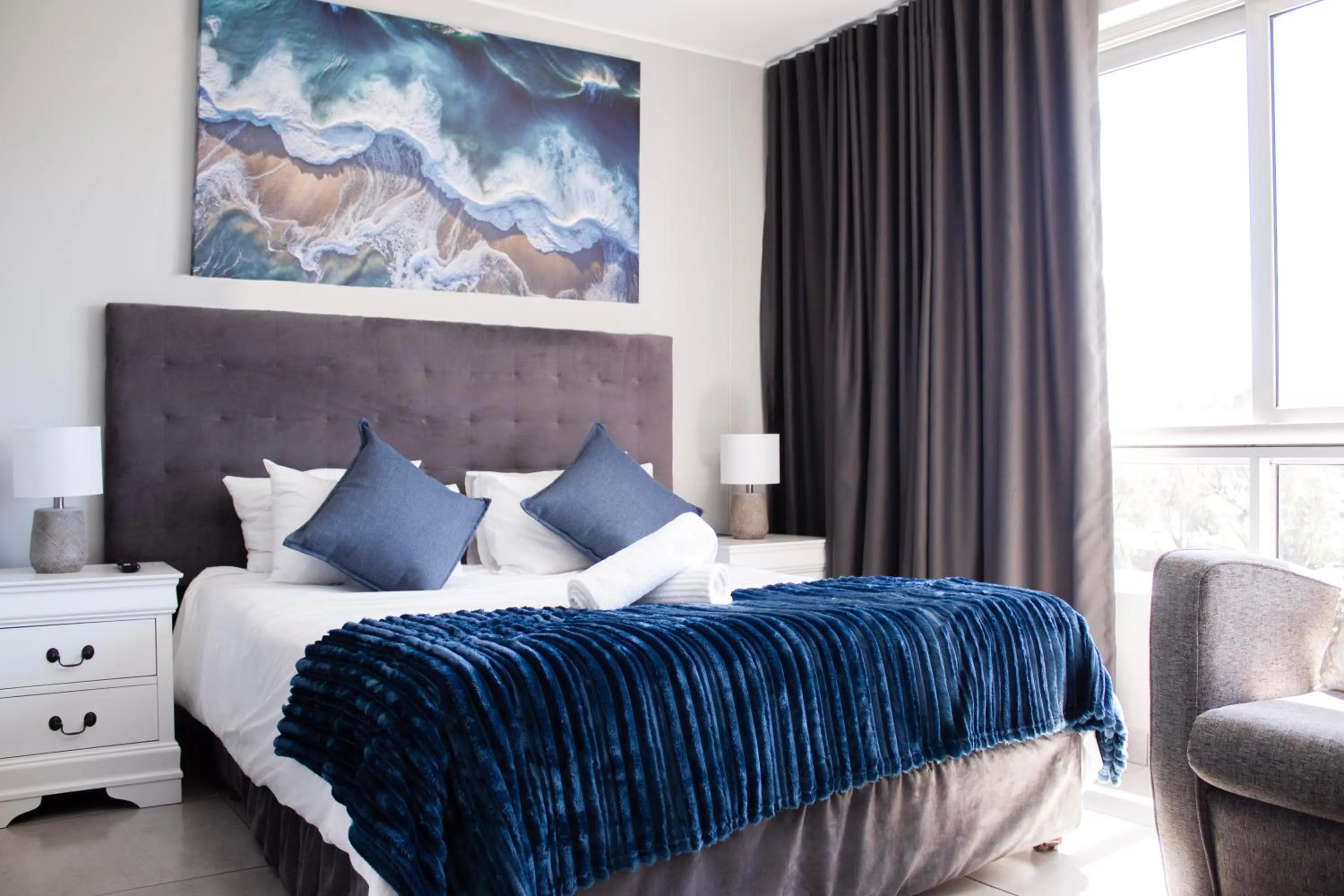 Bedroom, Bed in Ocean Breeze Hotel