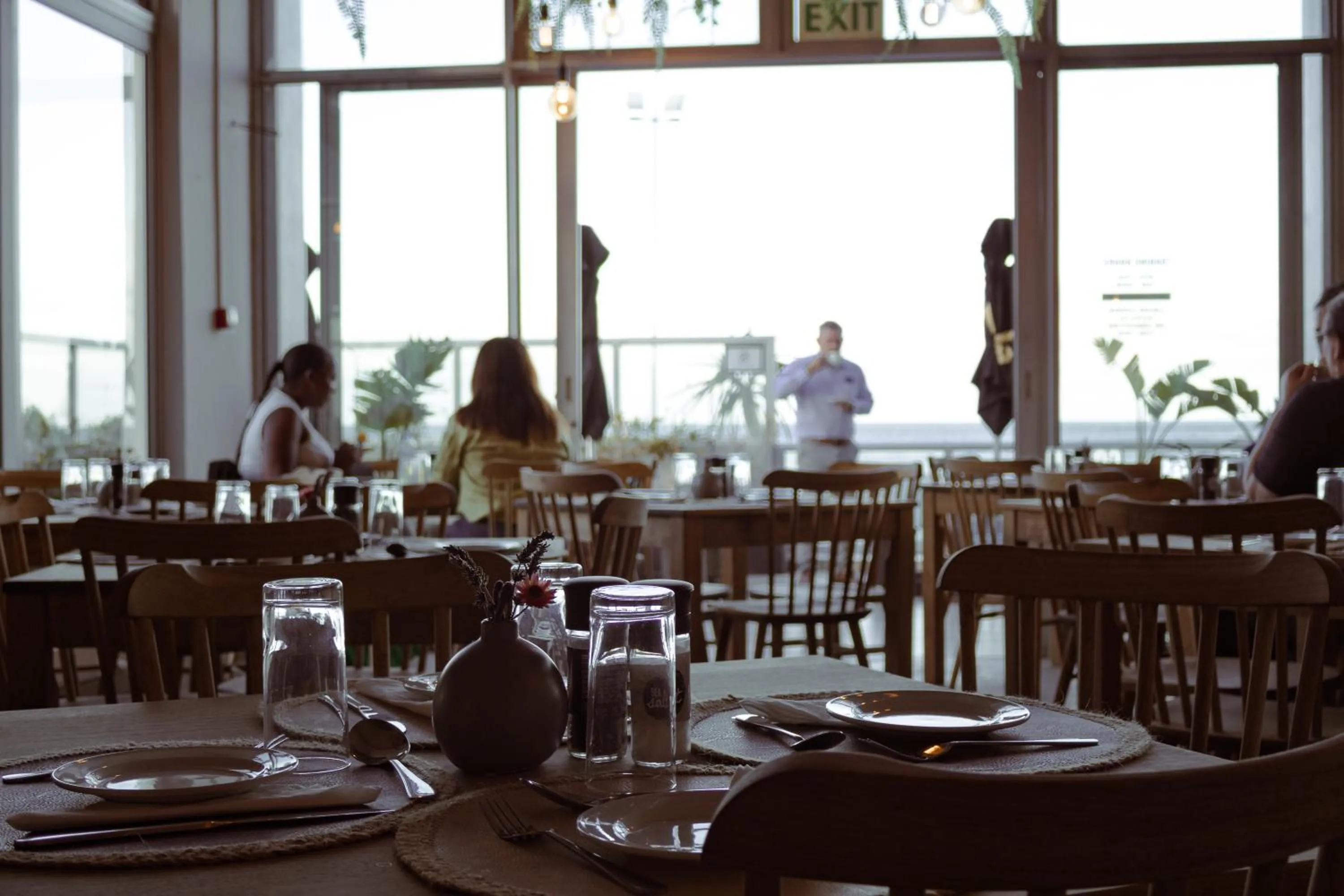 Restaurant/places to eat in Ocean Breeze Hotel