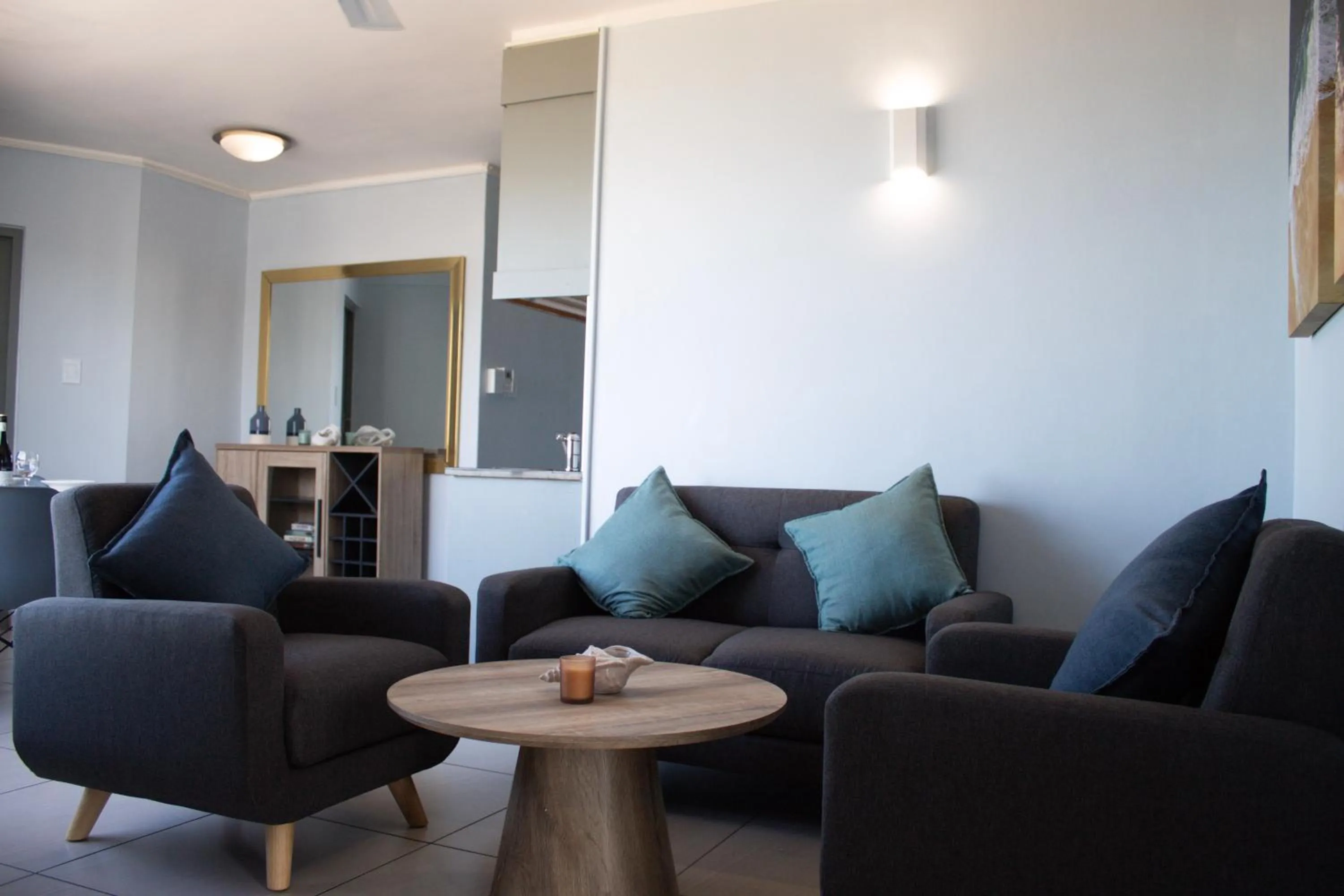 Living room in Ocean Breeze Hotel