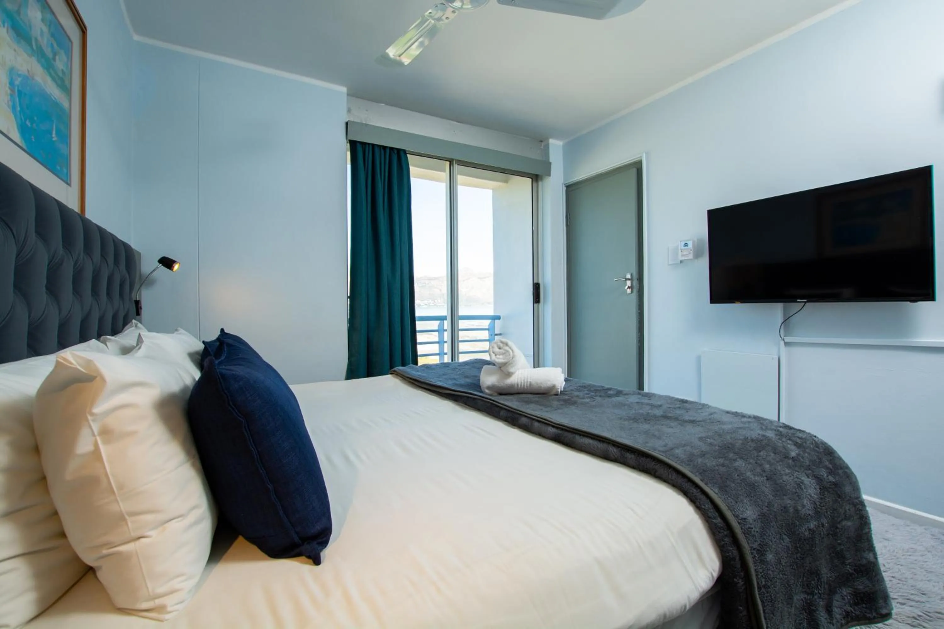 Bed in Ocean Breeze Hotel