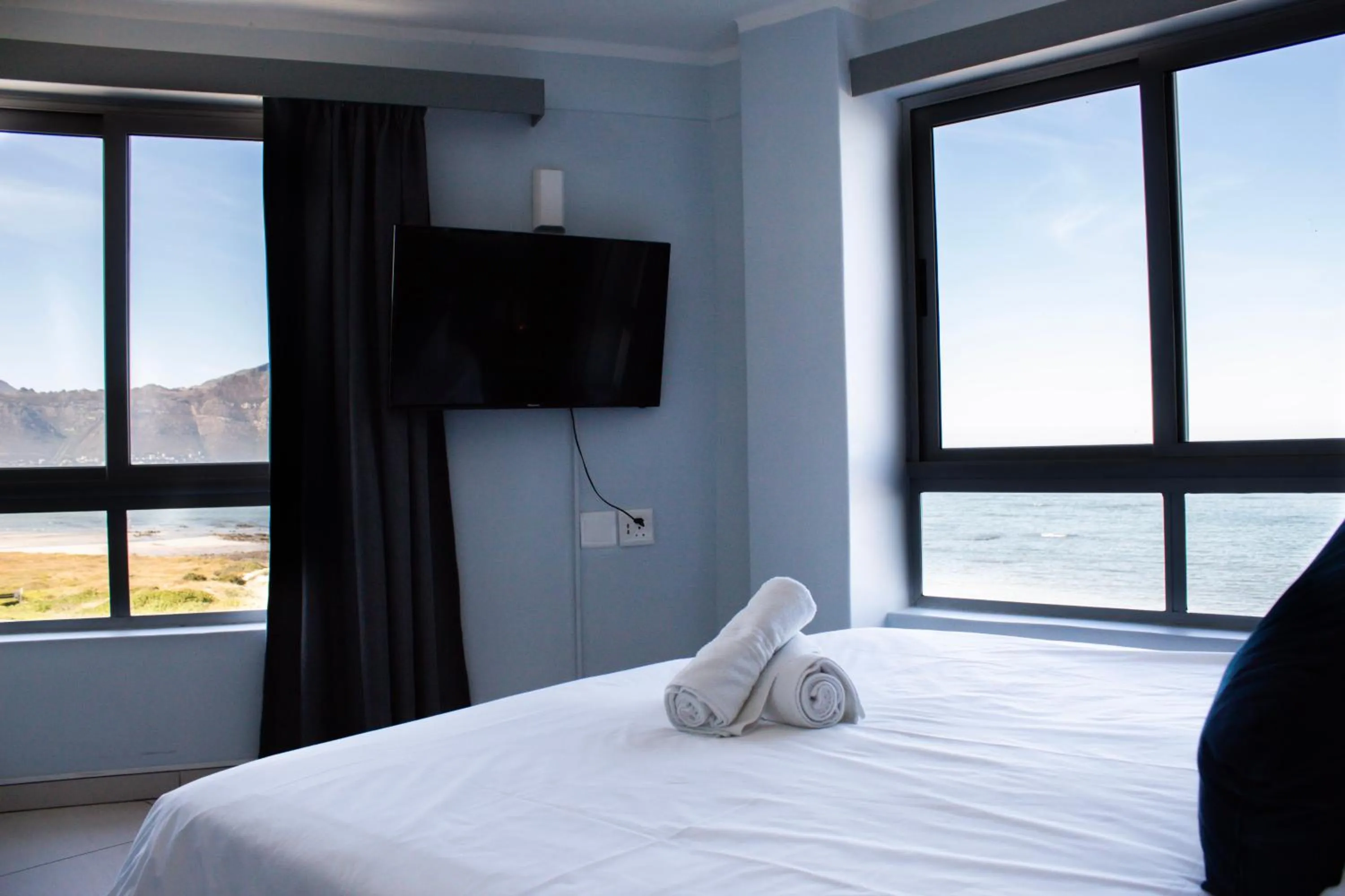 TV and multimedia, Bed in Ocean Breeze Hotel