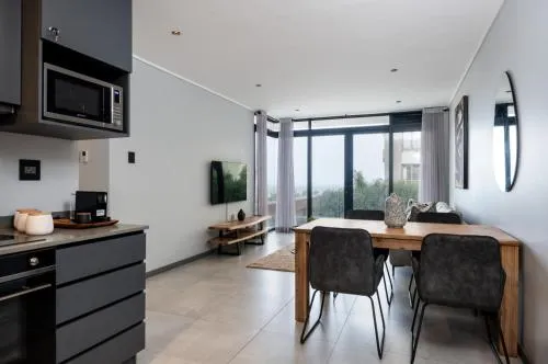 Luxury Bellagio 002 with Sea Views and Inverter