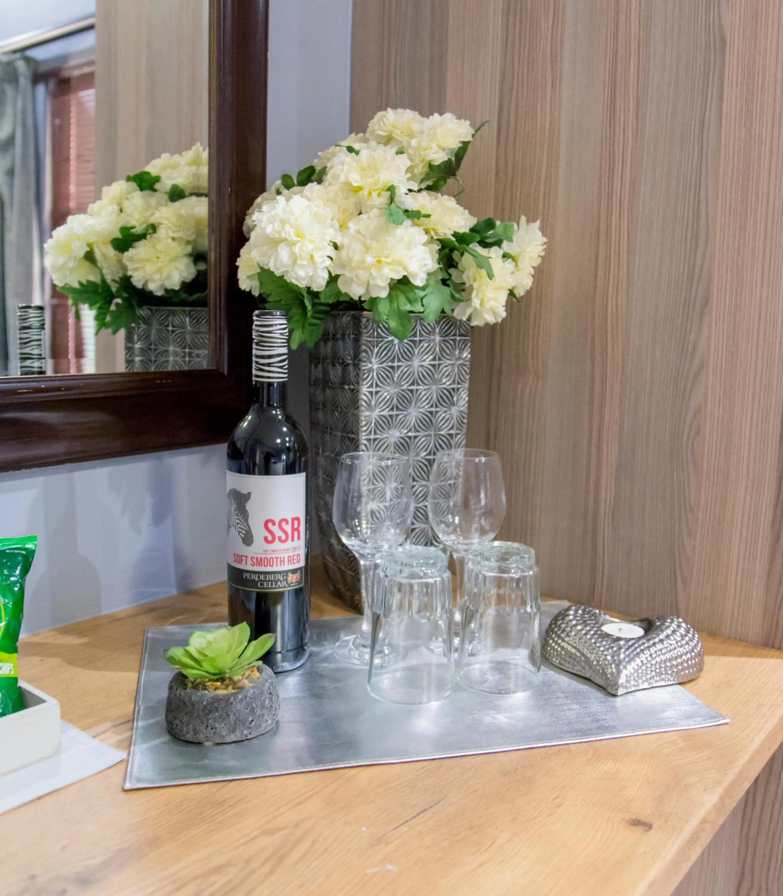 Drinks in Apollis Cottage