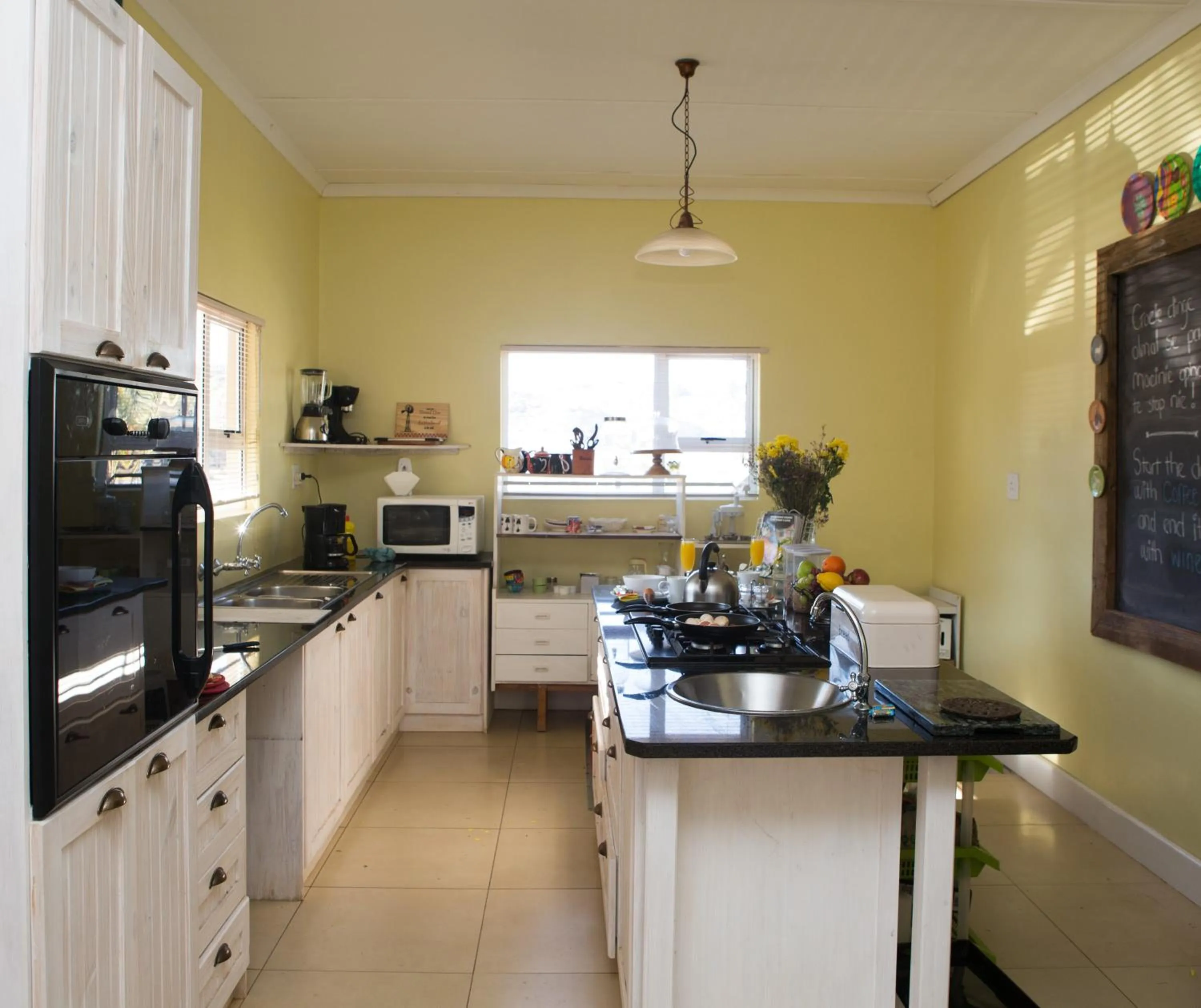Kitchen or kitchenette in Apollis Cottage