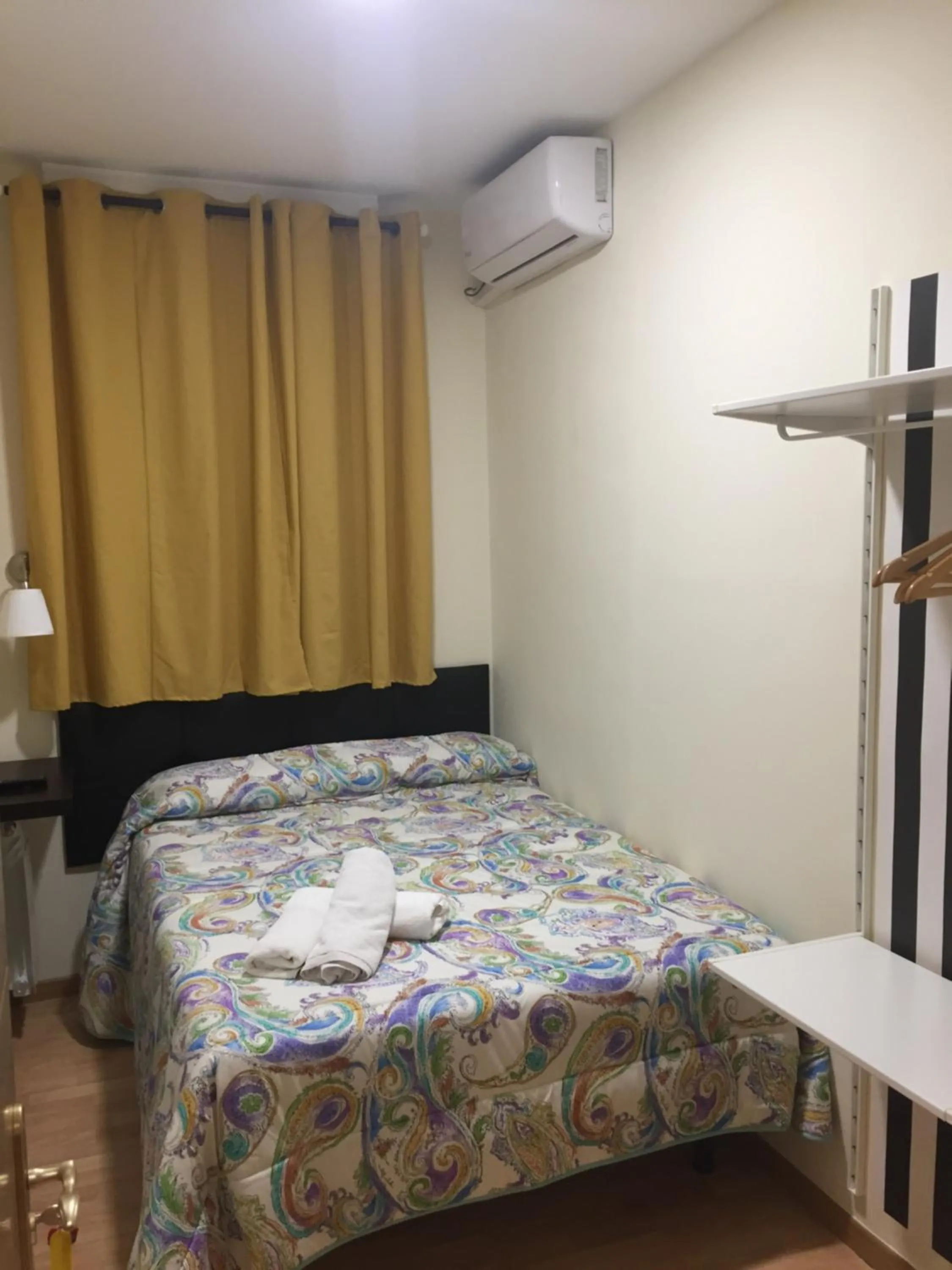 Photo of the whole room, Bed in JQC Rooms