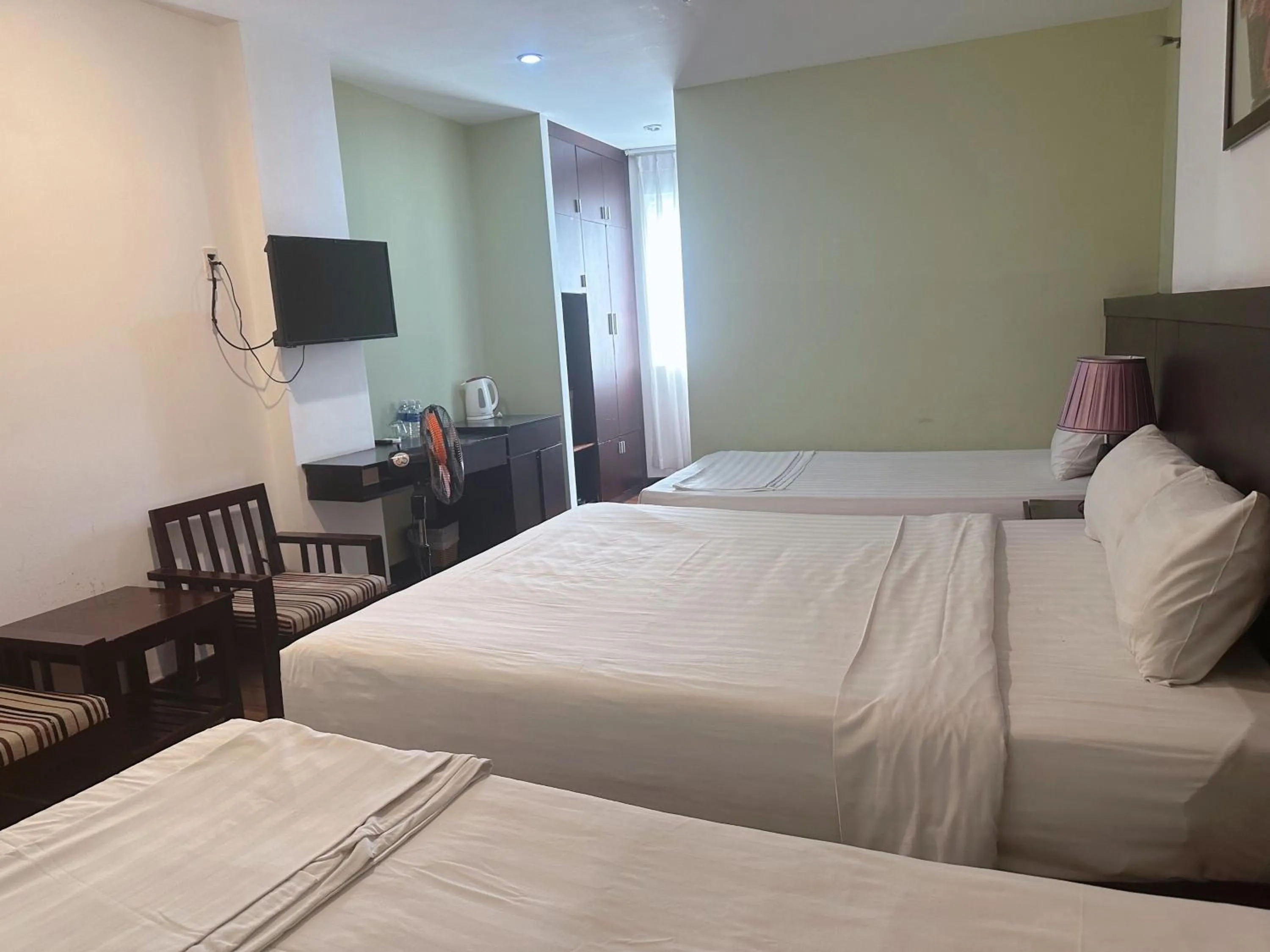 Bedroom, Bed in Dragon Sea Hotel