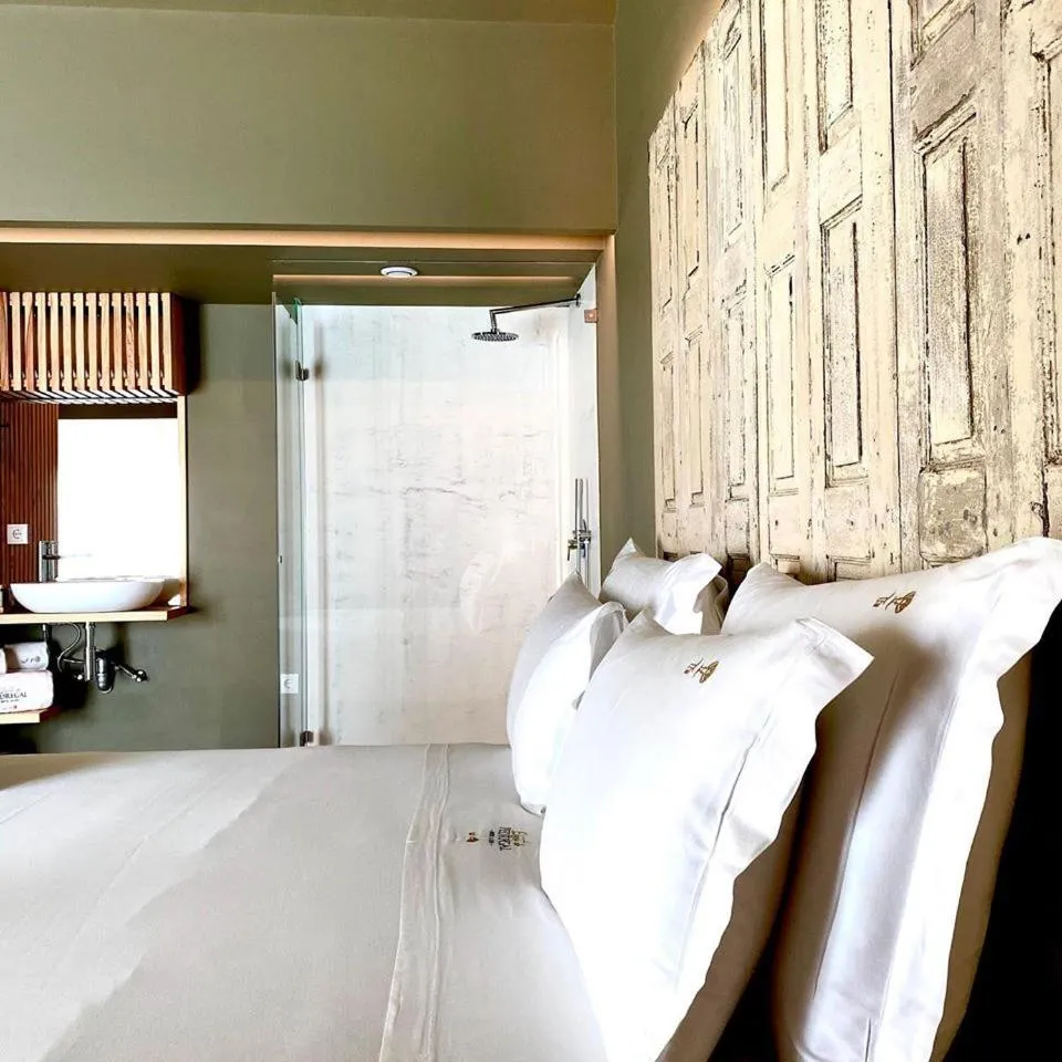 Bathroom, Bed in Quinta do Pedregal Hotel & Spa
