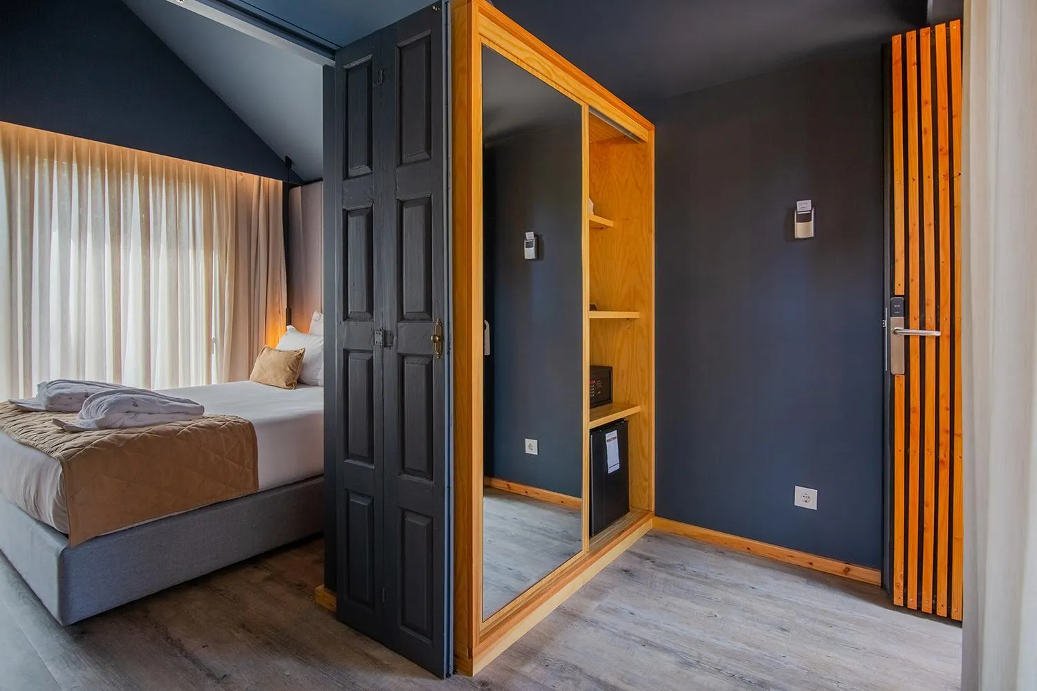 Coffee/tea facilities, Bed in Quinta do Pedregal Hotel & Spa