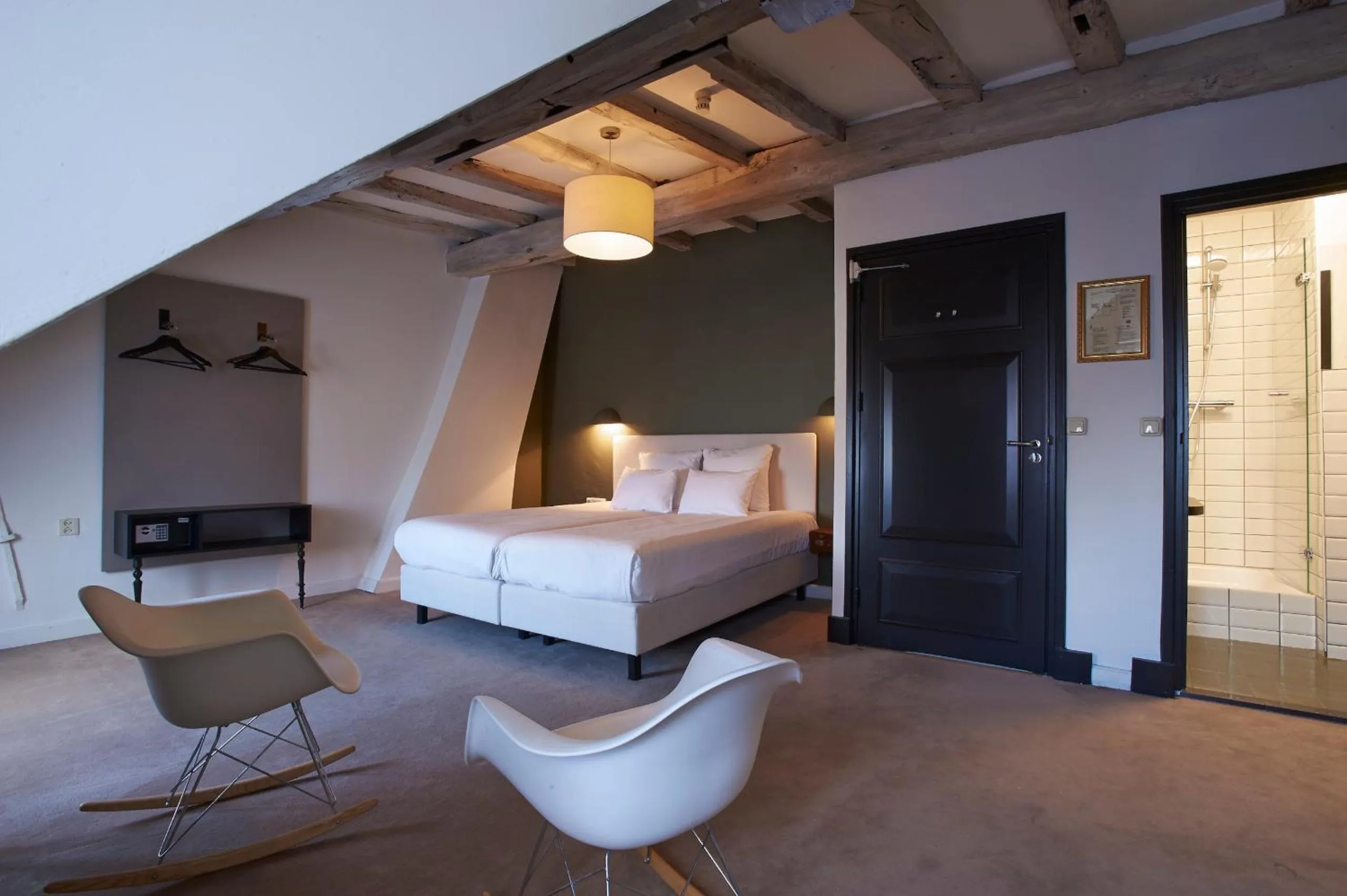 Bed in Hotel Les Charmes