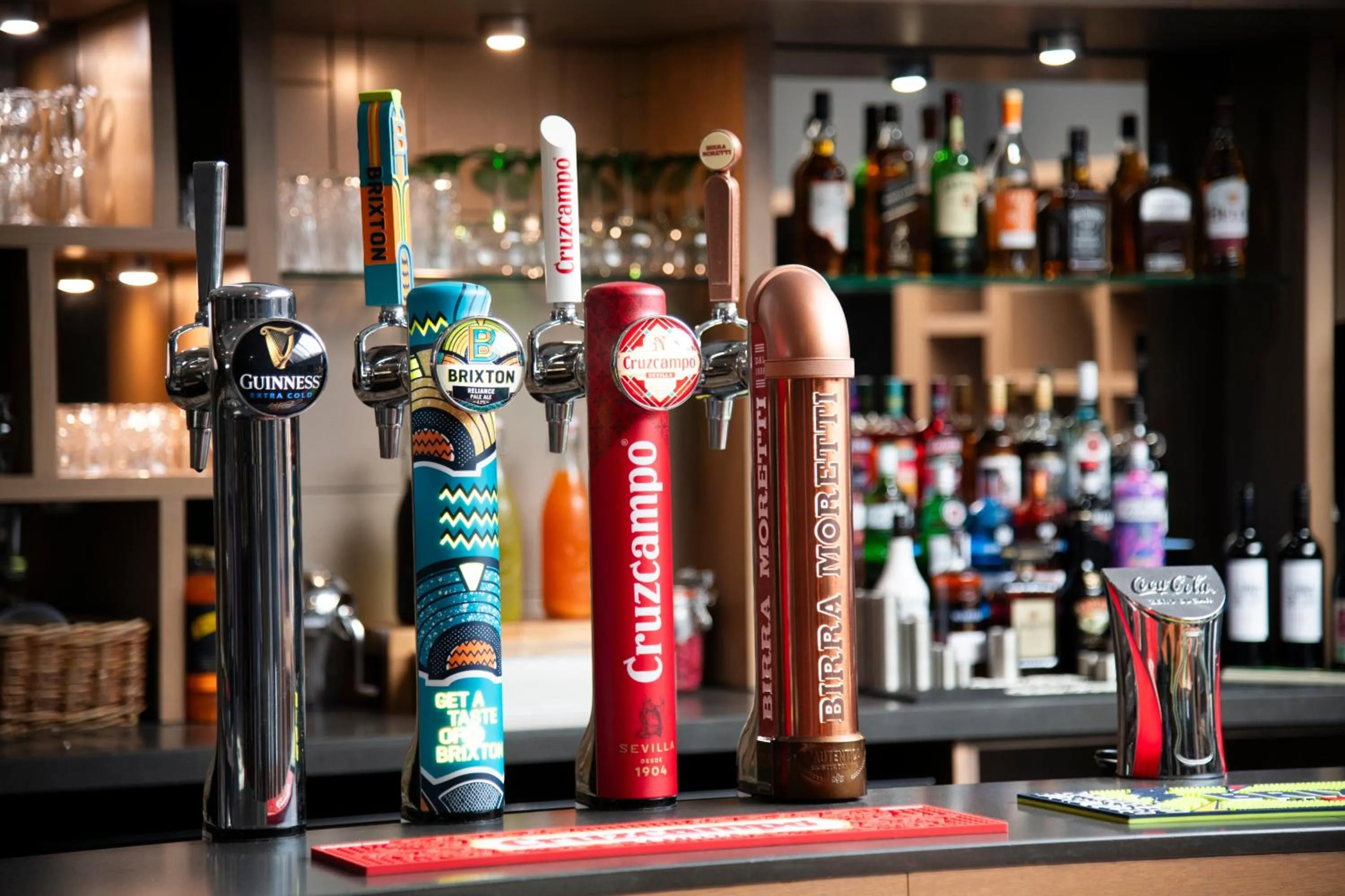 Lounge or bar in Holiday Inn Express Edinburgh Airport by IHG
